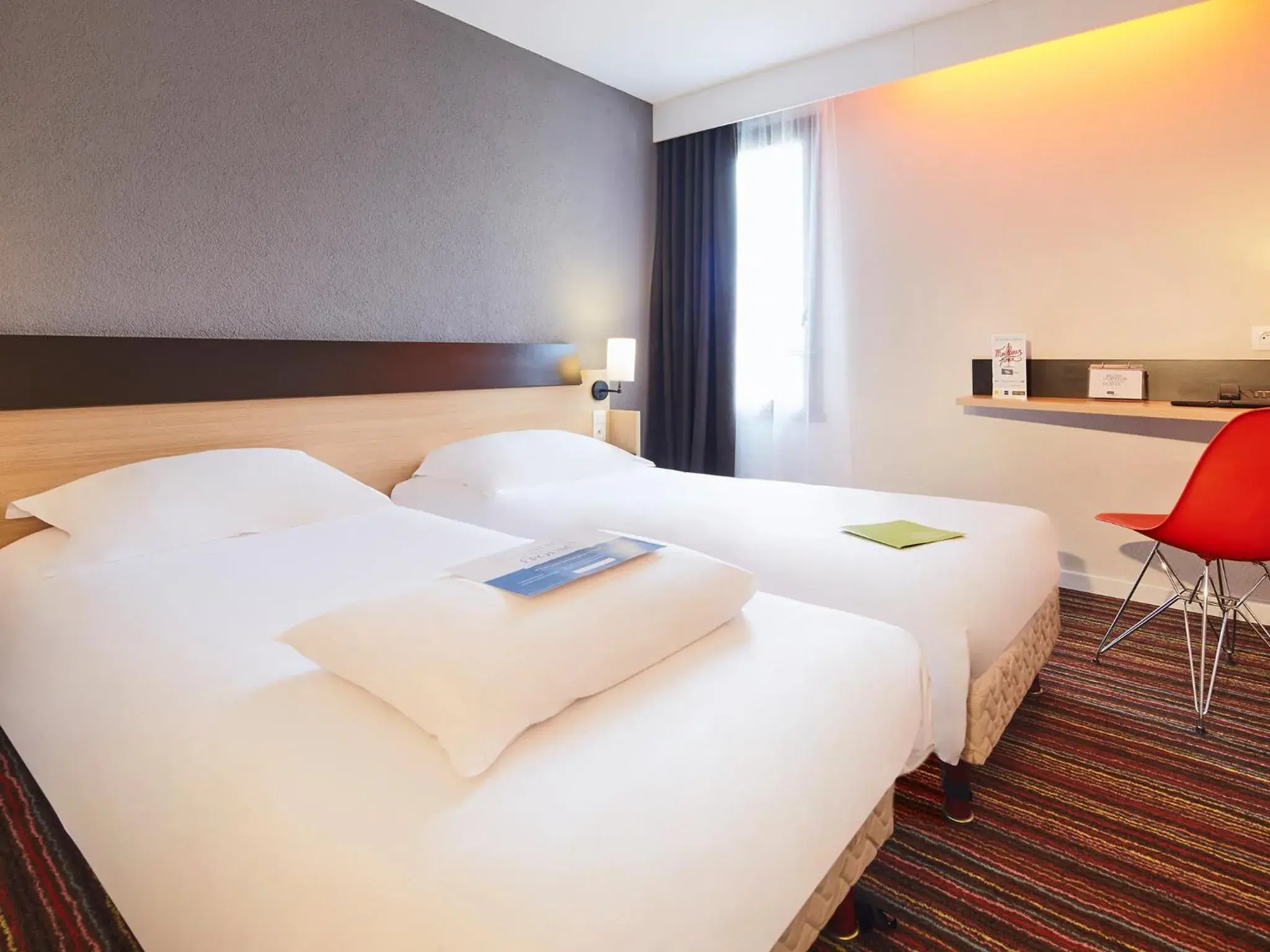 Double Room with 2 Single Beds in Kyriad Tours Sud - Chambray Lès Tours Double Room with 2 Single Beds in Kyriad Tours Sud - Chambray Lès Tours