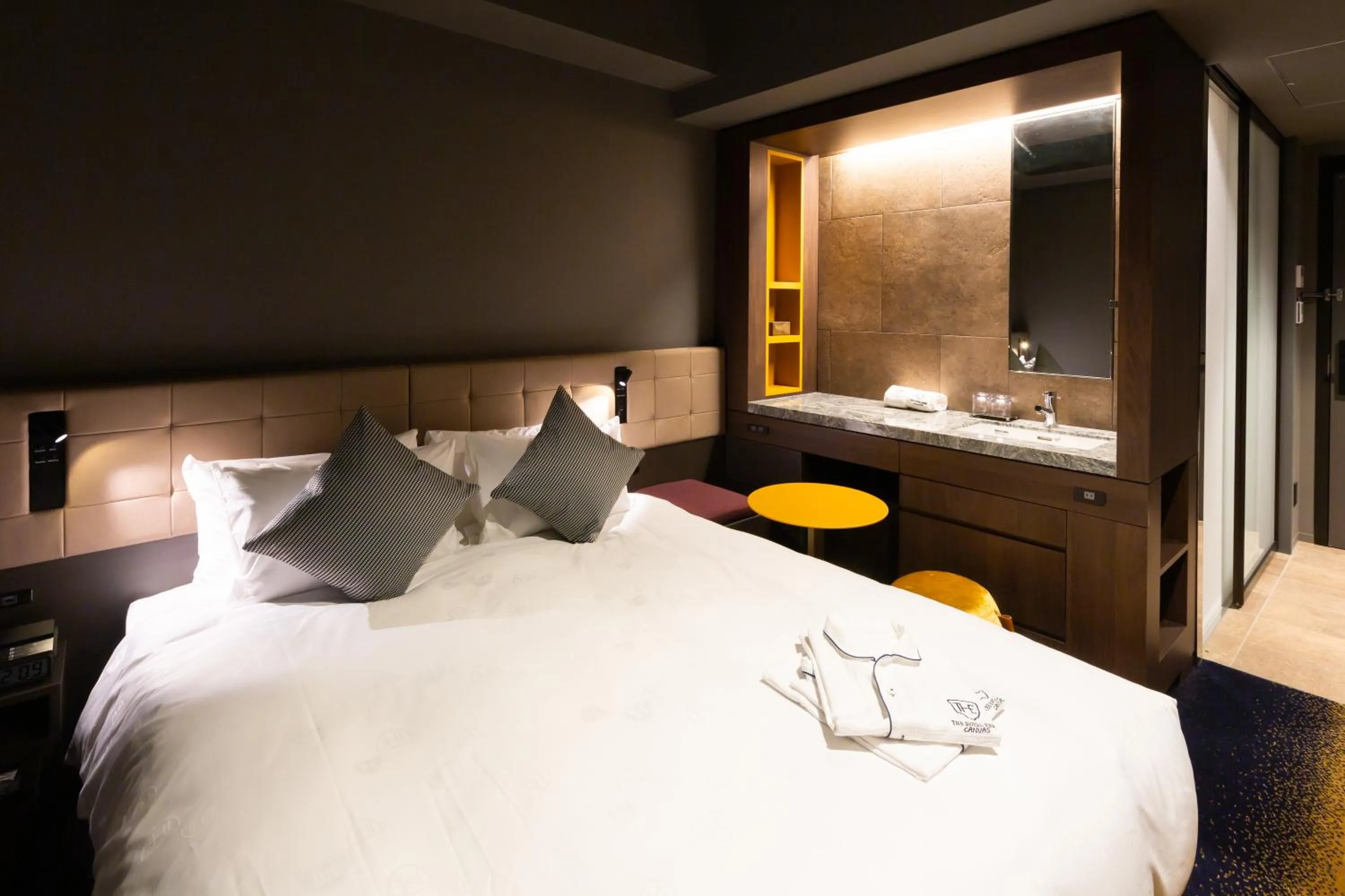 Bed in The Royal Park Canvas - Ginza 8