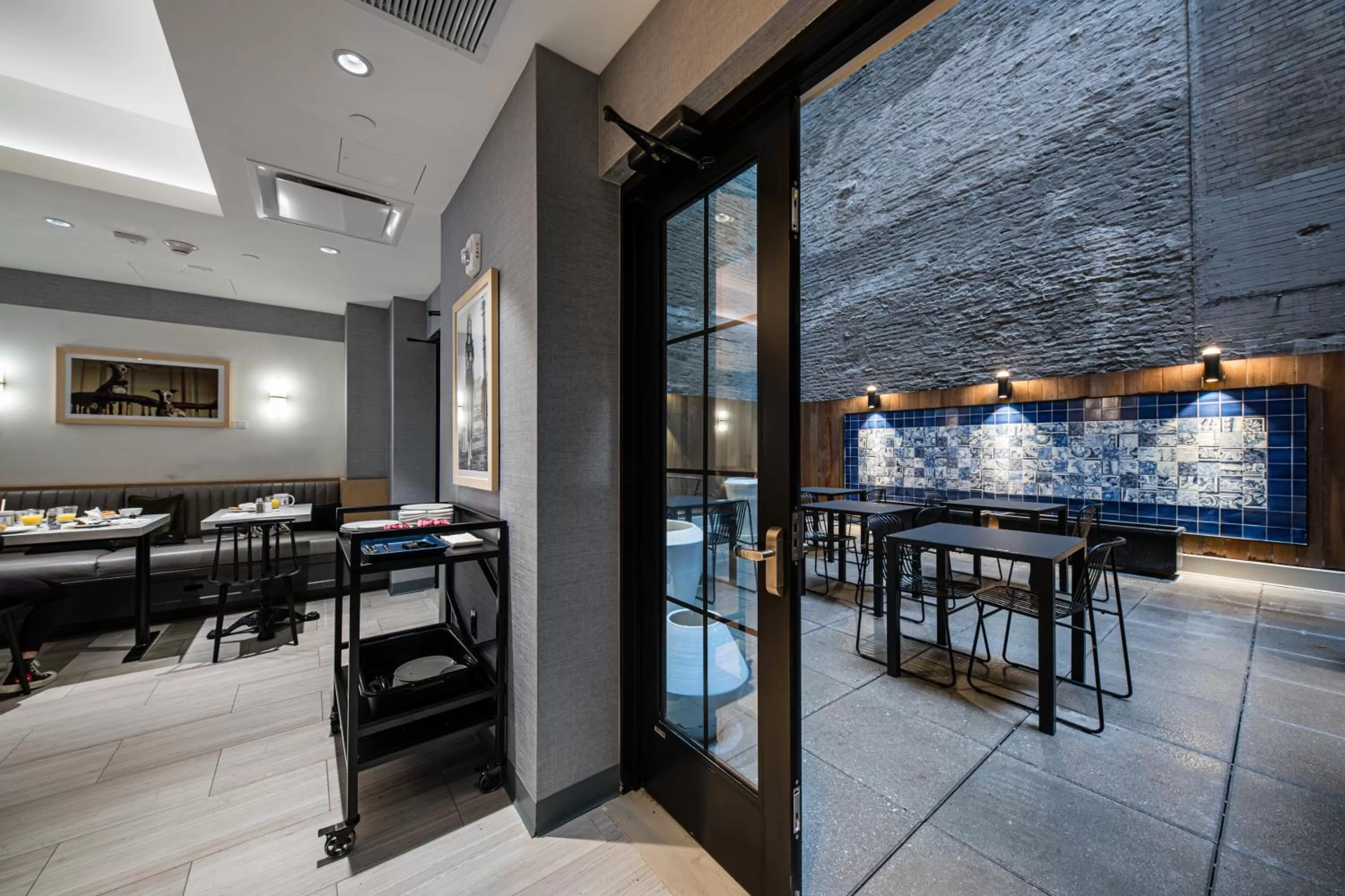 Restaurant/places to eat in Pestana Park Avenue