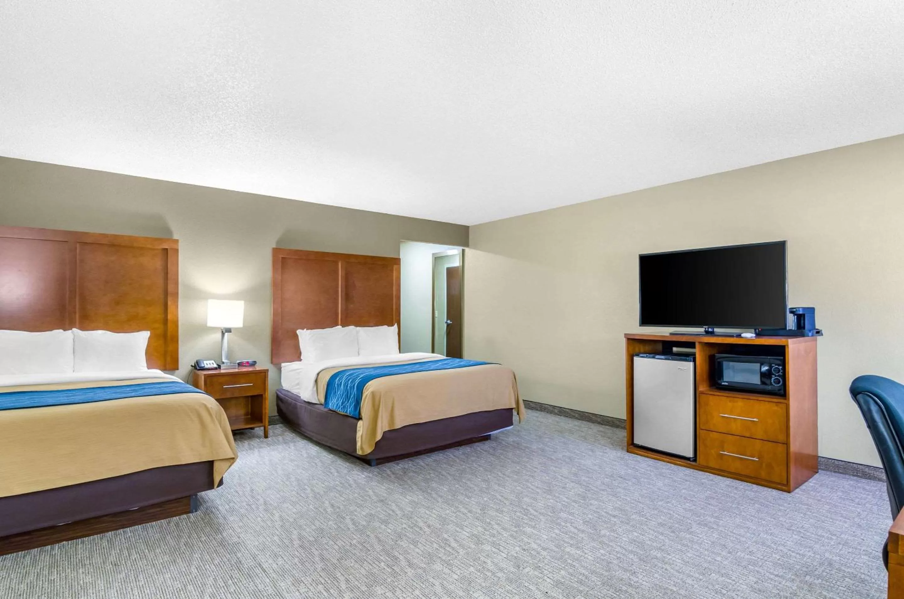 Standard Queen Room with Two Queen Beds - Non-Smoking in Comfort Inn Ottawa