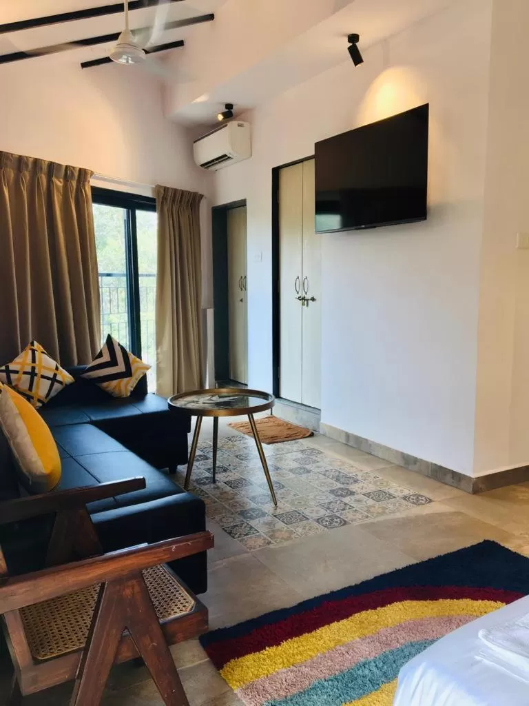 Seating area, TV/Entertainment Center in HALF Hotel, Calangute