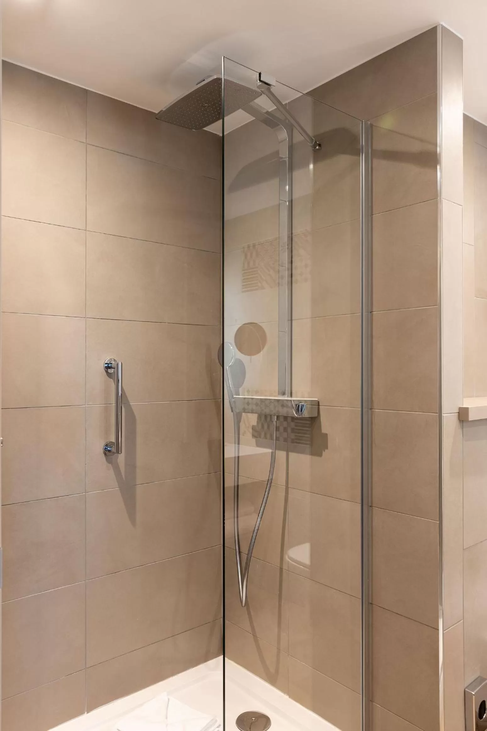 Shower in Hilton Garden Inn Le Havre Centre