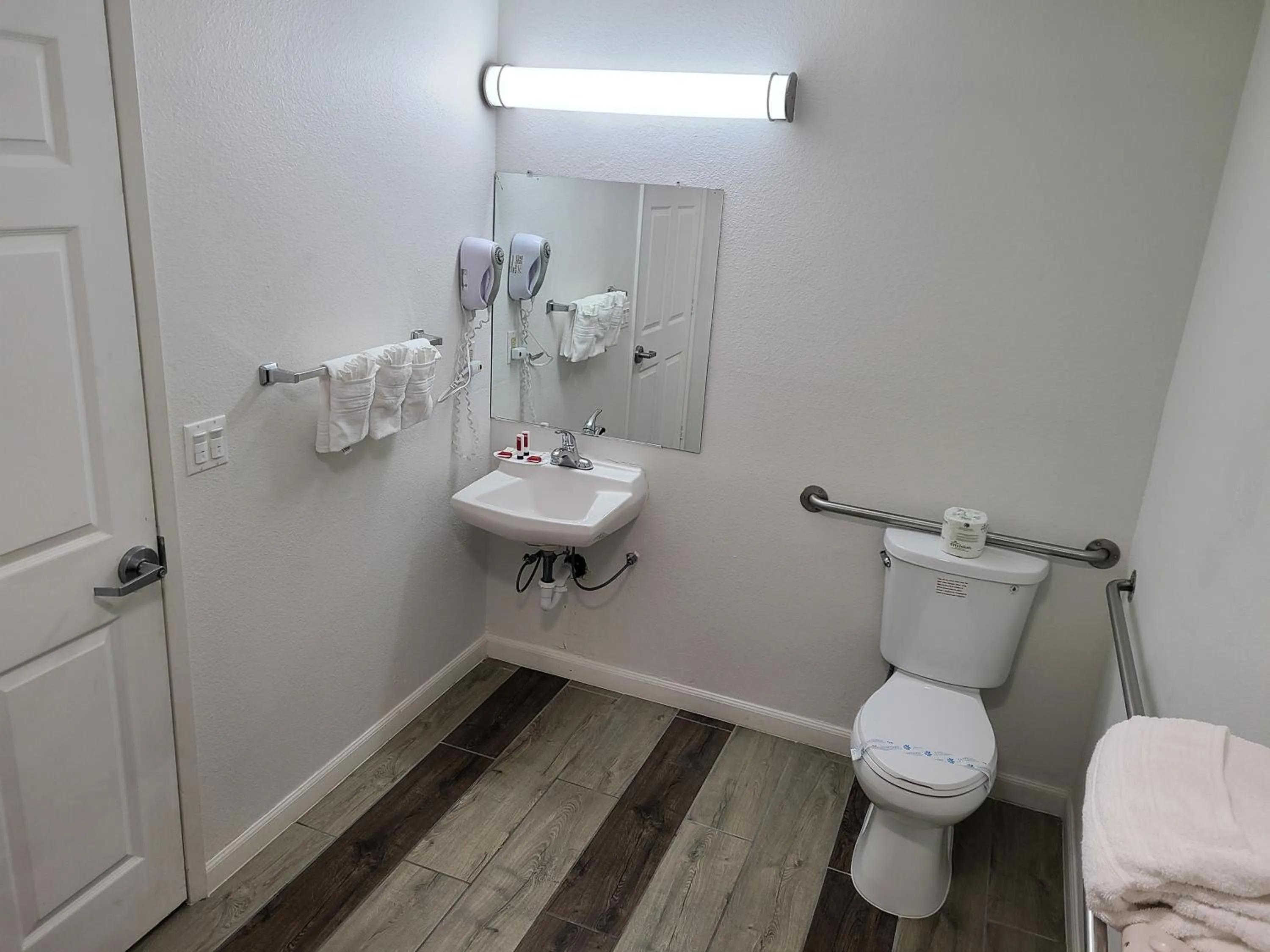 Bathroom in Travelodge by Wyndham Clearlake