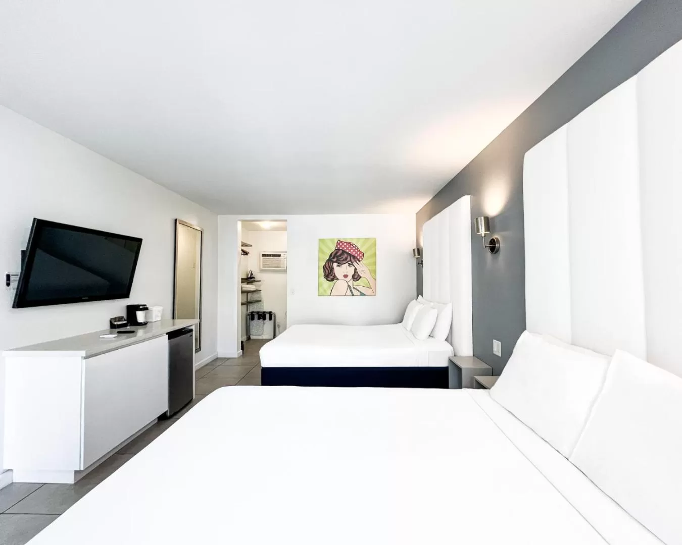 TV and multimedia, Bed in Royal Palms Resort & Spa