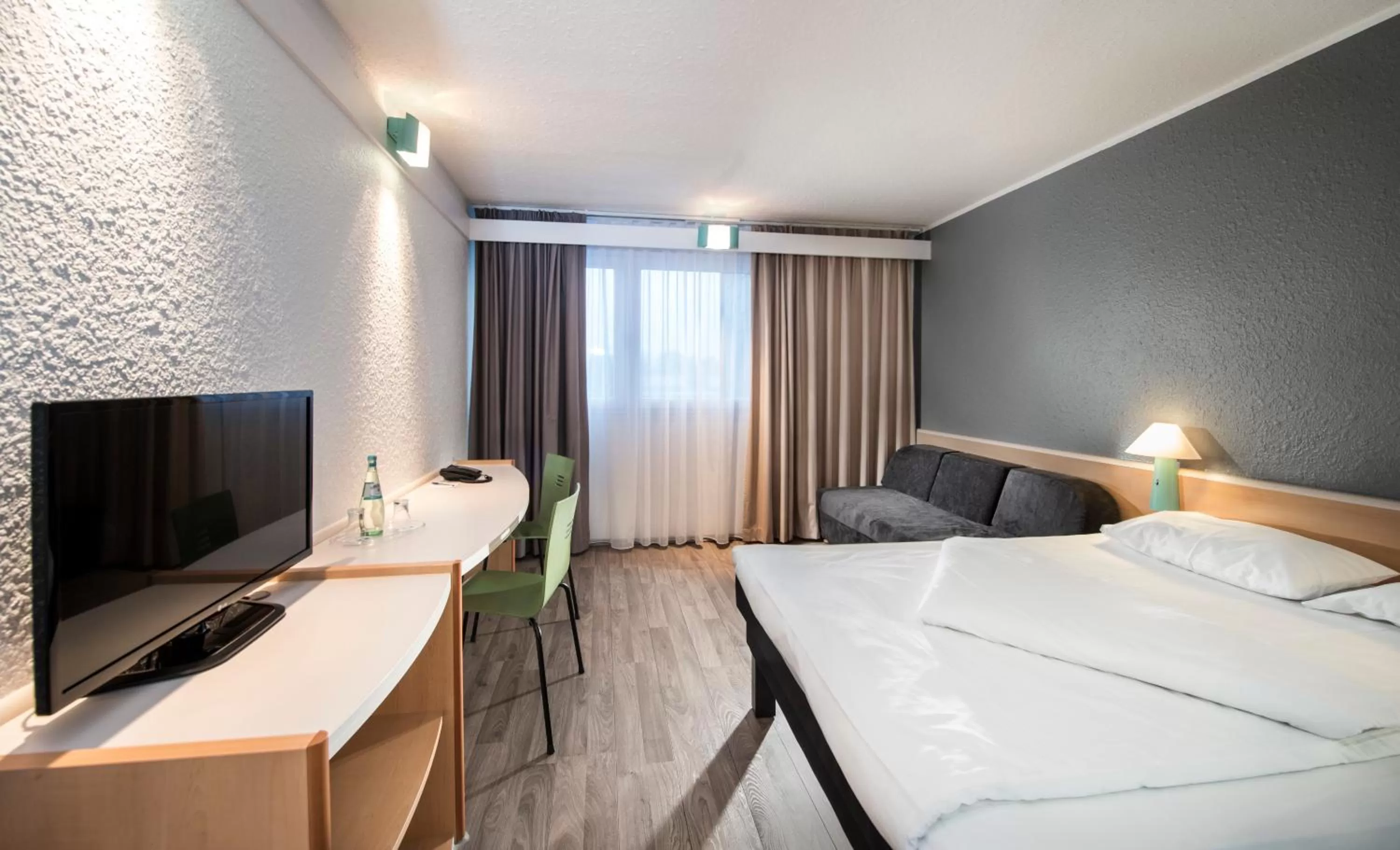 Photo of the whole room, TV/Entertainment Center in ibis Dortmund West