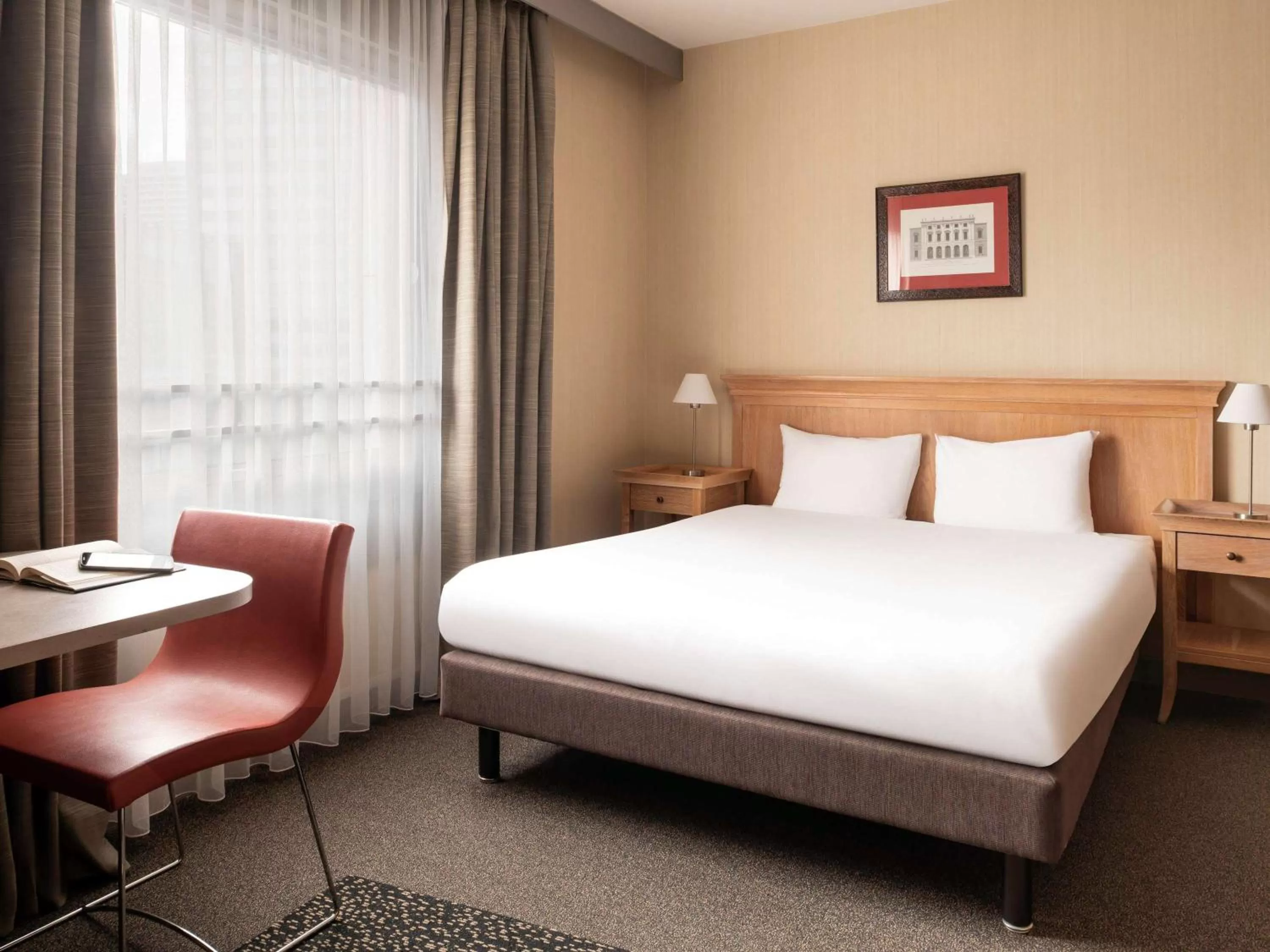 Photo of the whole room, Bed in Aparthotel Adagio La Défense Esplanade