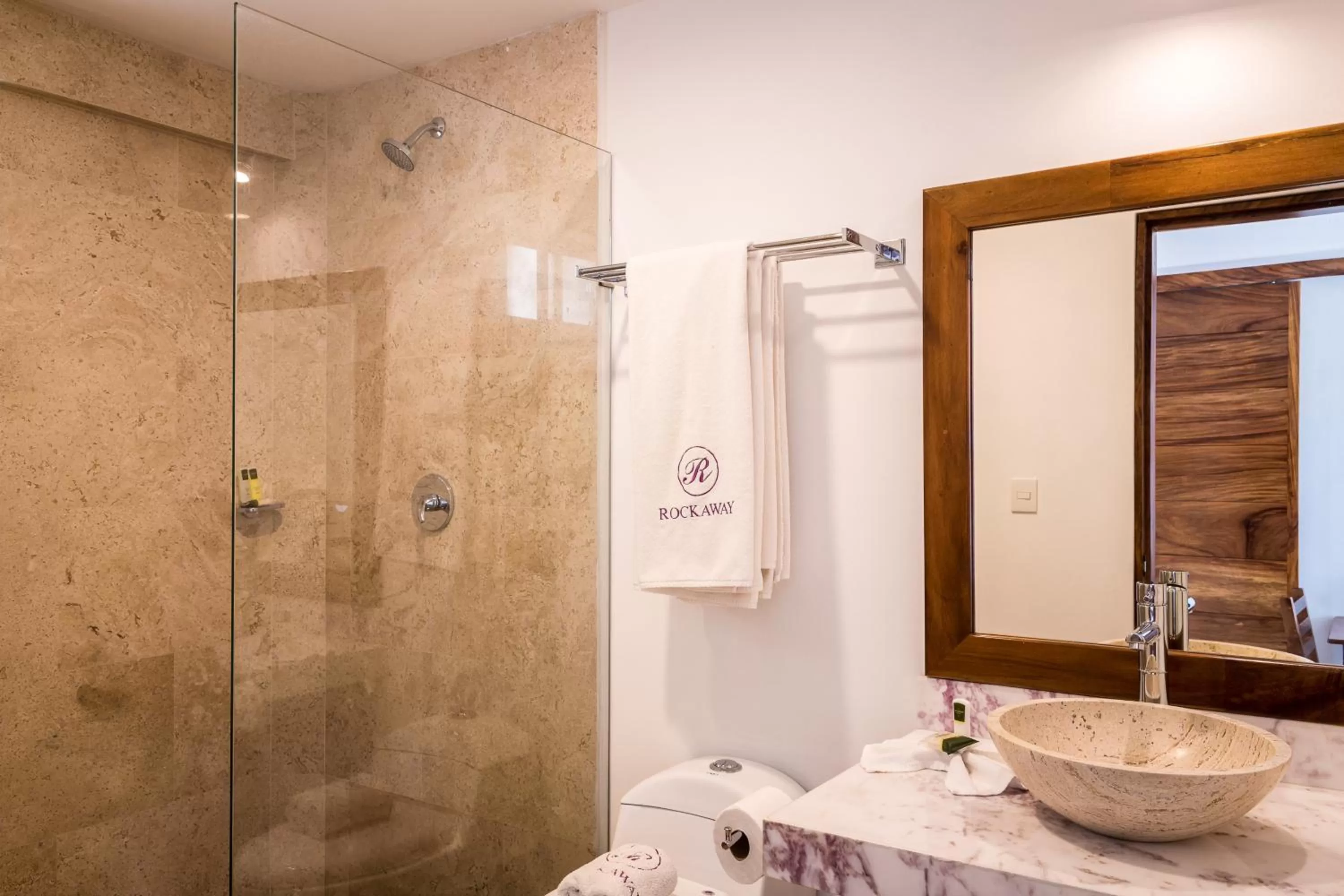 Deluxe Double Room with Side Sea View in Hotel Rockaway