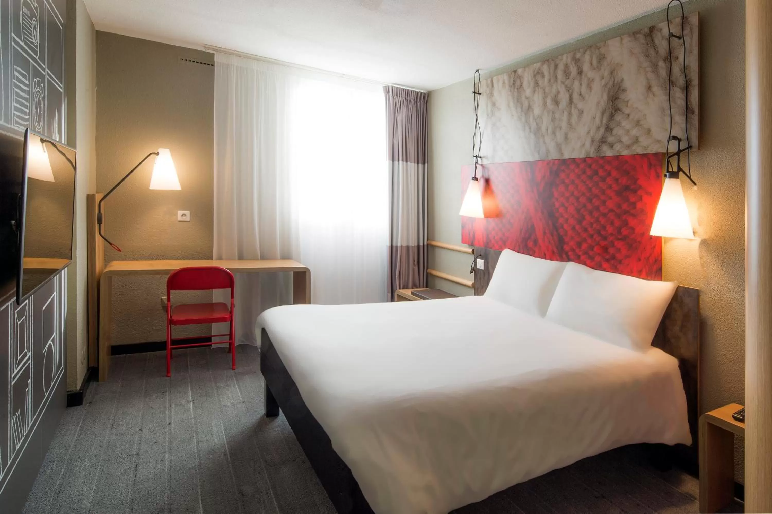TV and multimedia, Bed in ibis Tours Nord