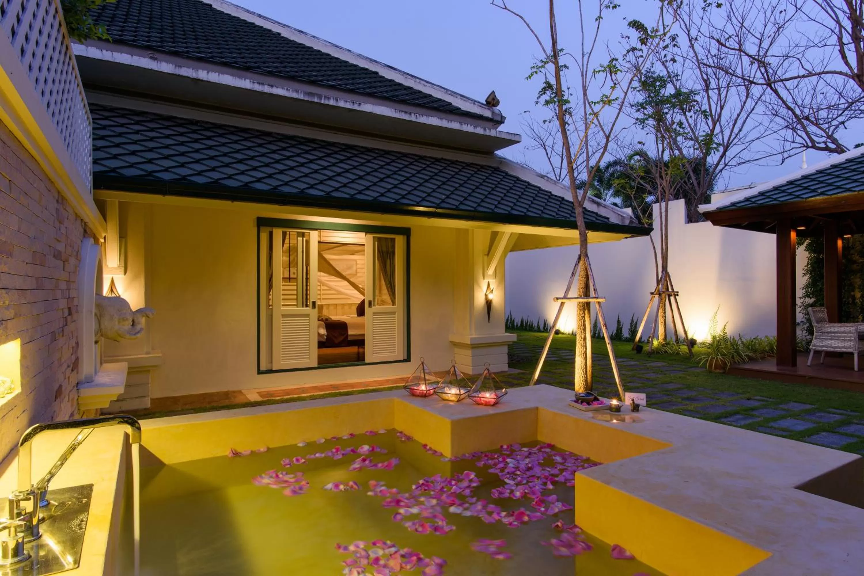 Garden in Kalanan Riverside Resort