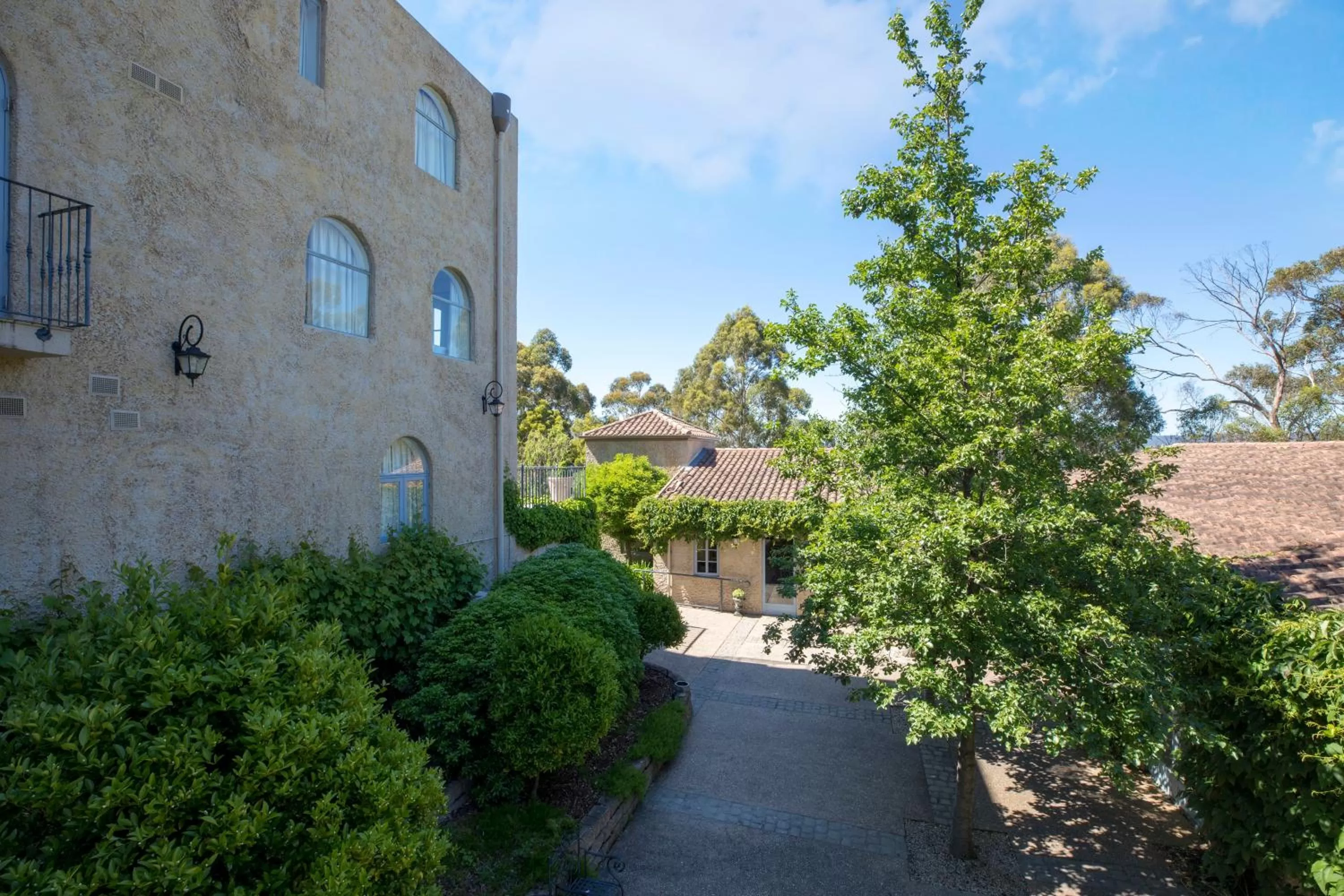 Property building in Villa Howden