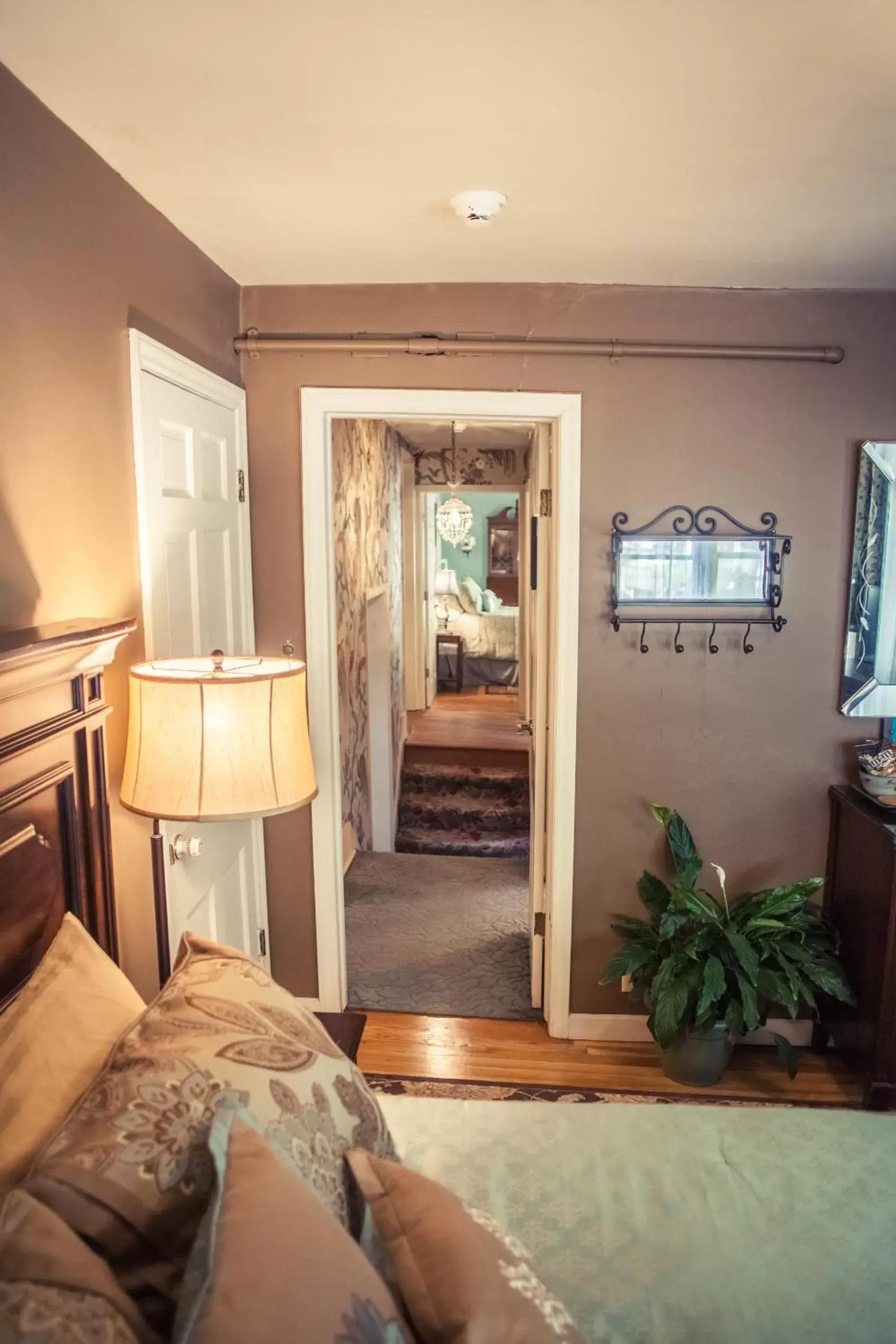 Comfort Queen Room in Silver Heart Inn & Cottages Comfort Queen Room in Silver Heart Inn & Cottages