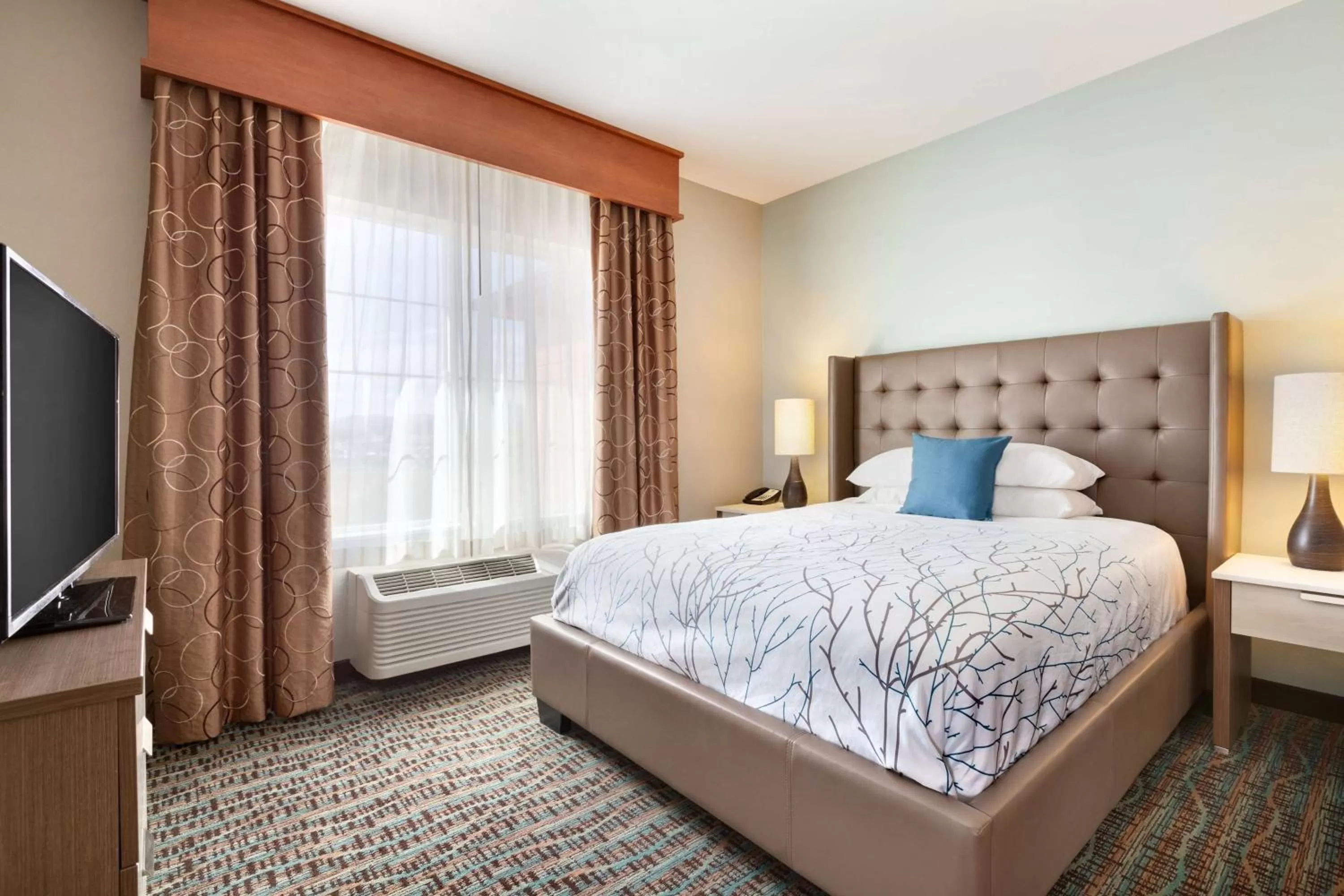 Quadruple Room with One King and One Queen Room in Best Western PLUS Peppertree Inn at Omak