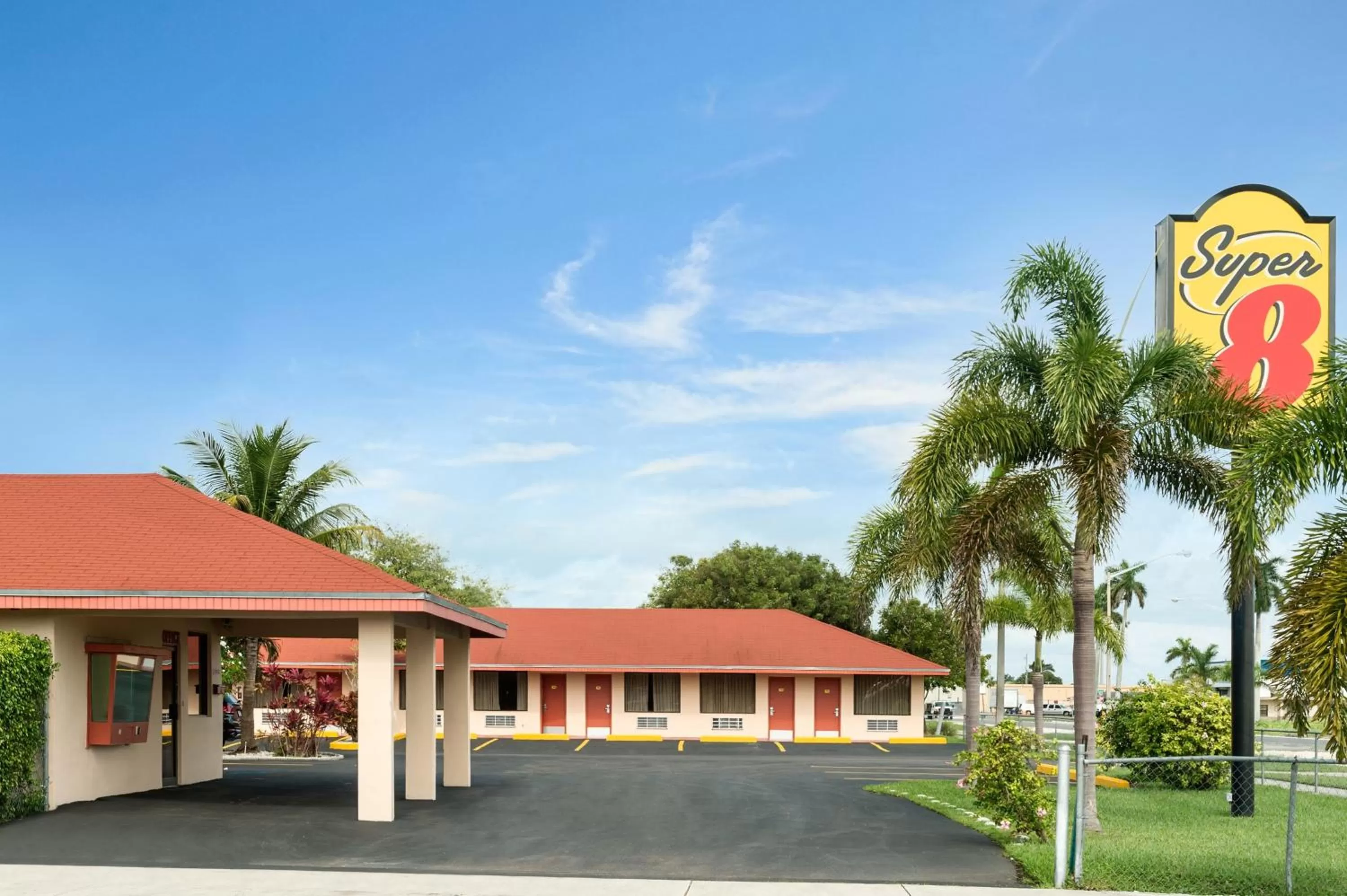 Facade/entrance in Super 8 by Wyndham Florida City/Homestead/Everglades