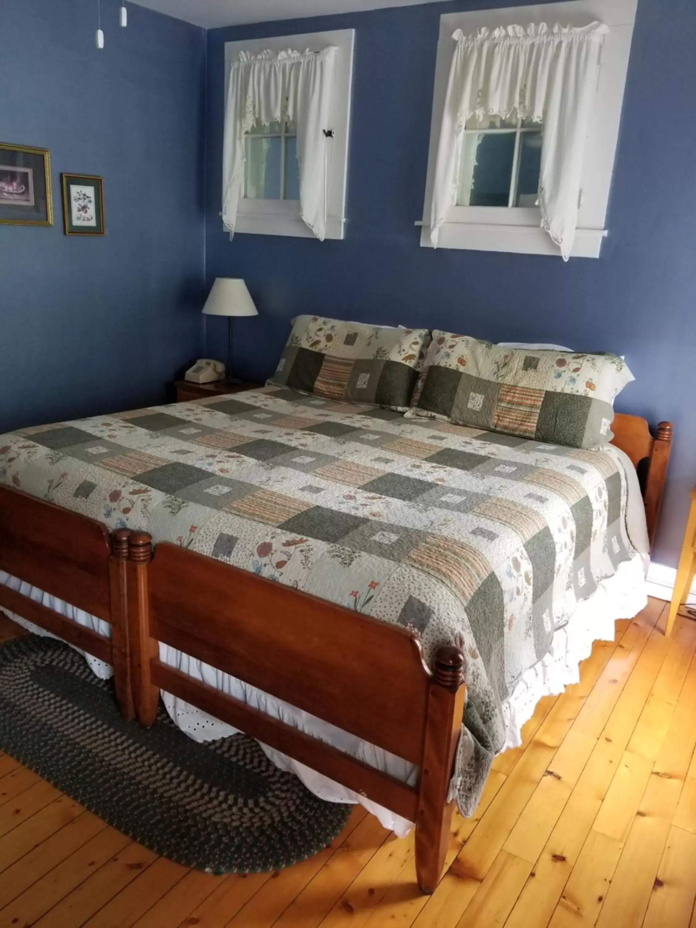 Double Room with Shared Bathroom in Trails End Inn Double Room with Shared Bathroom in Trails End Inn