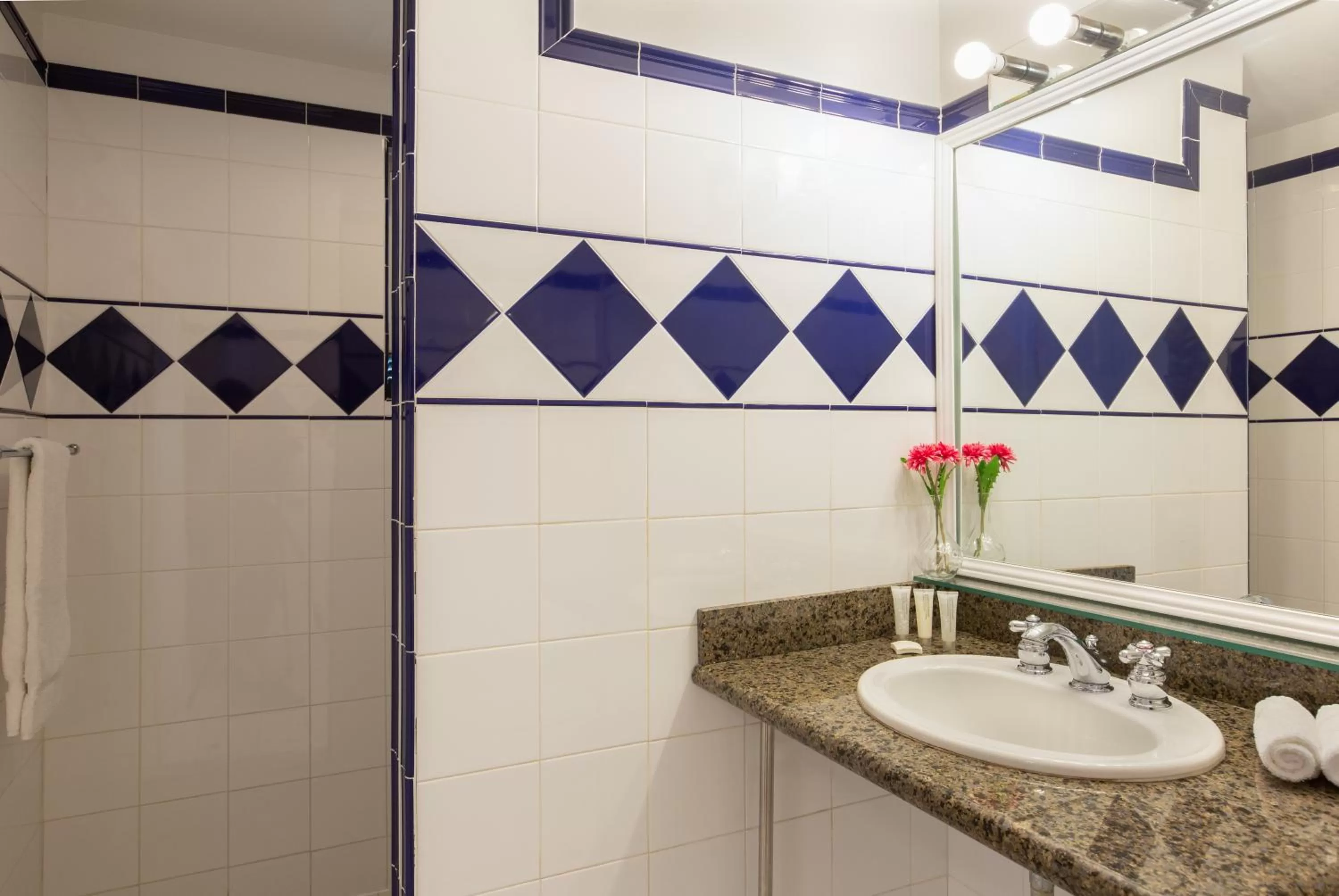 Shower in The Cabana Inn Key West - Adult Exclusive