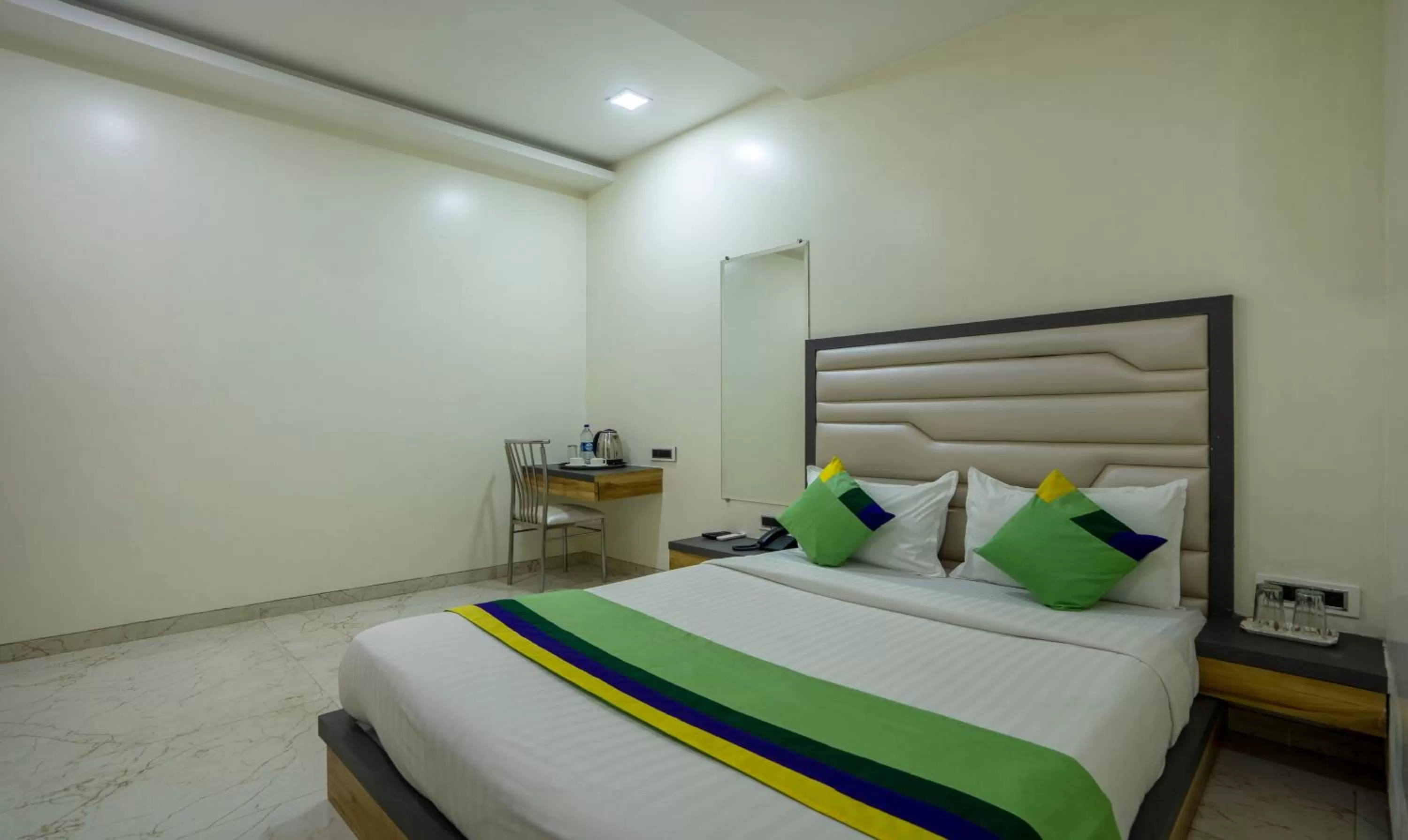 Bed in Treebo Zaid International Powai