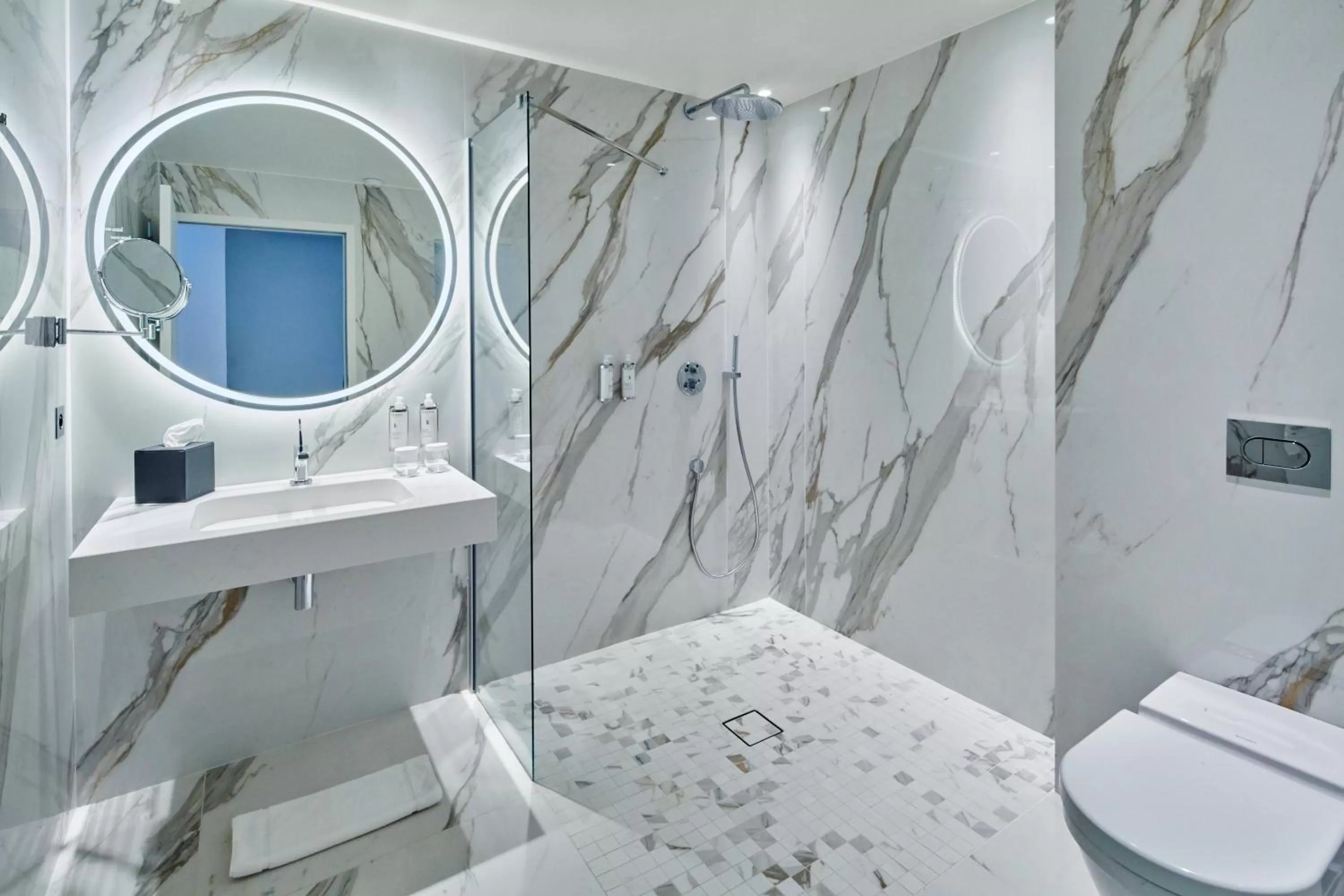 Bathroom in La Licorne Hotel & Spa Troyes - MGallery Collection