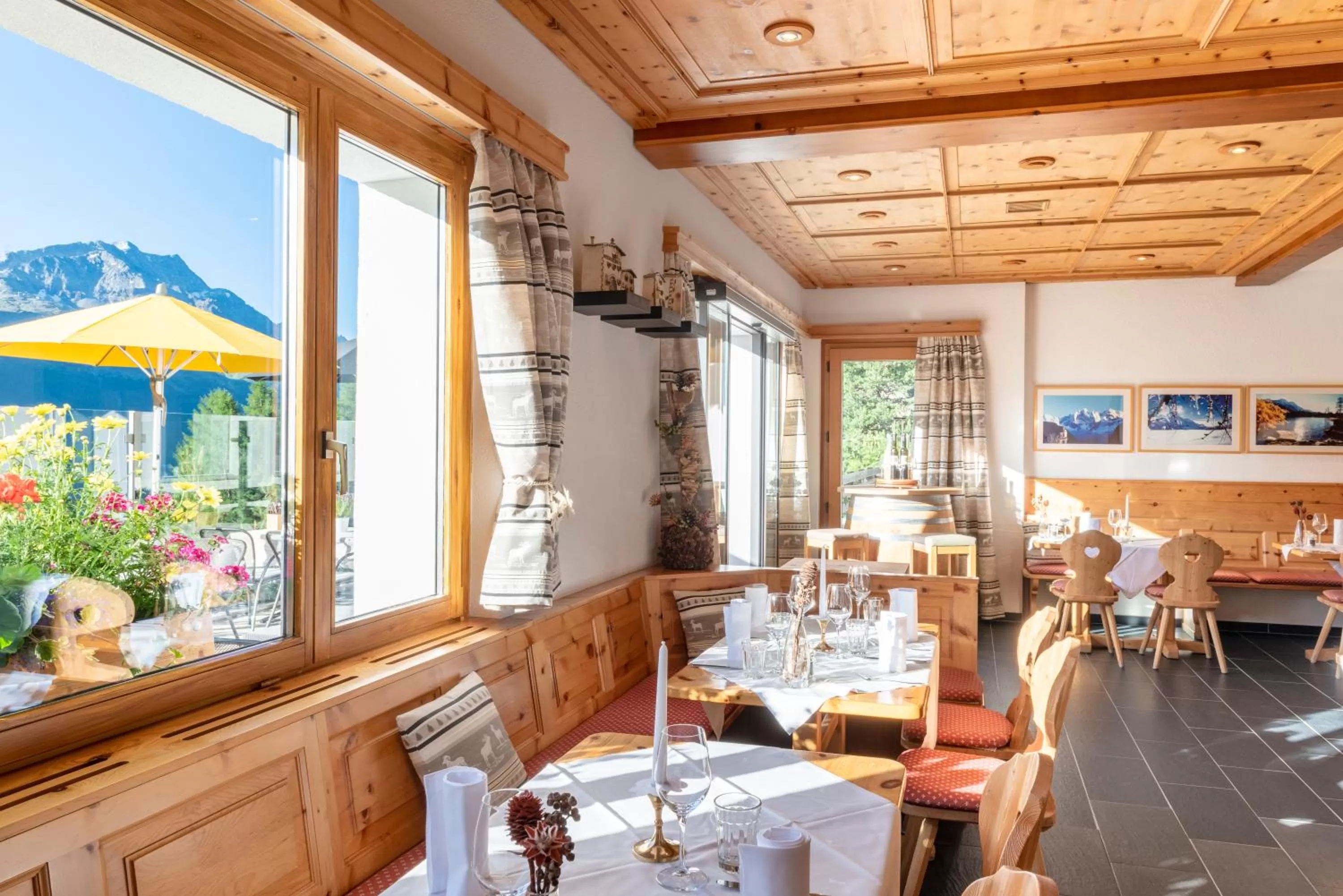 Restaurant/places to eat in Berghotel Randolins