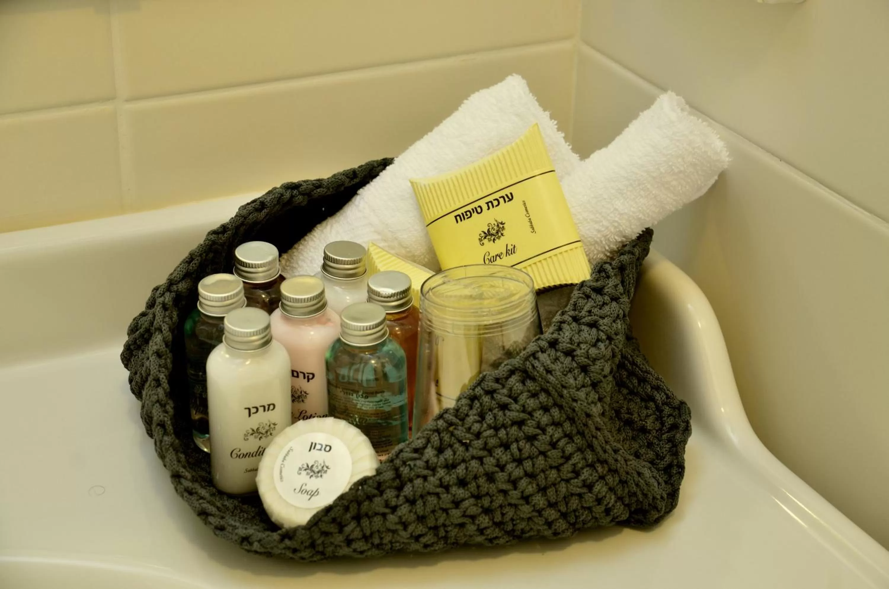 Bathroom, Coffee/Tea Facilities in HaBaronit