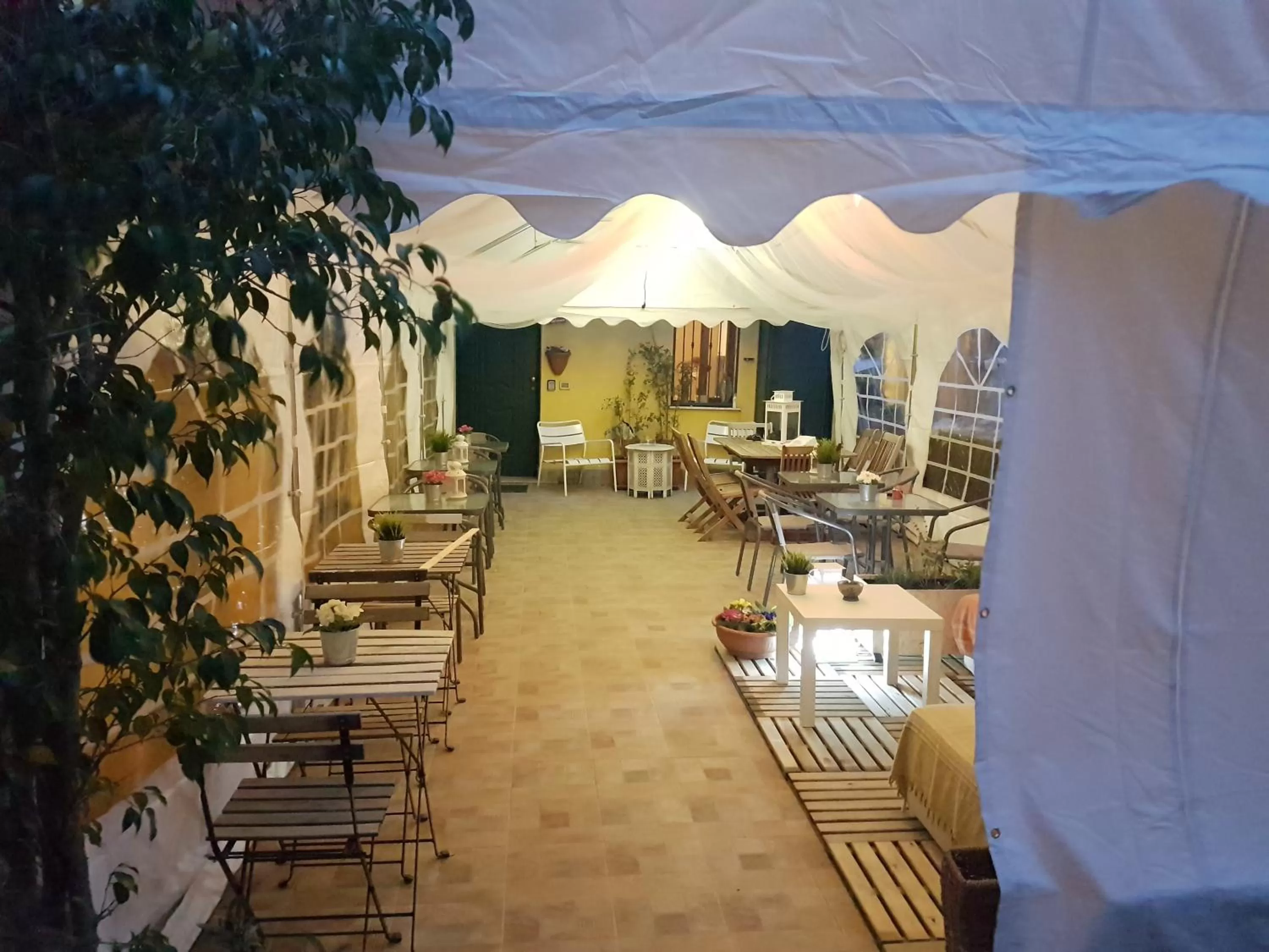 Balcony/Terrace, Restaurant/Places to Eat in XX Miglia