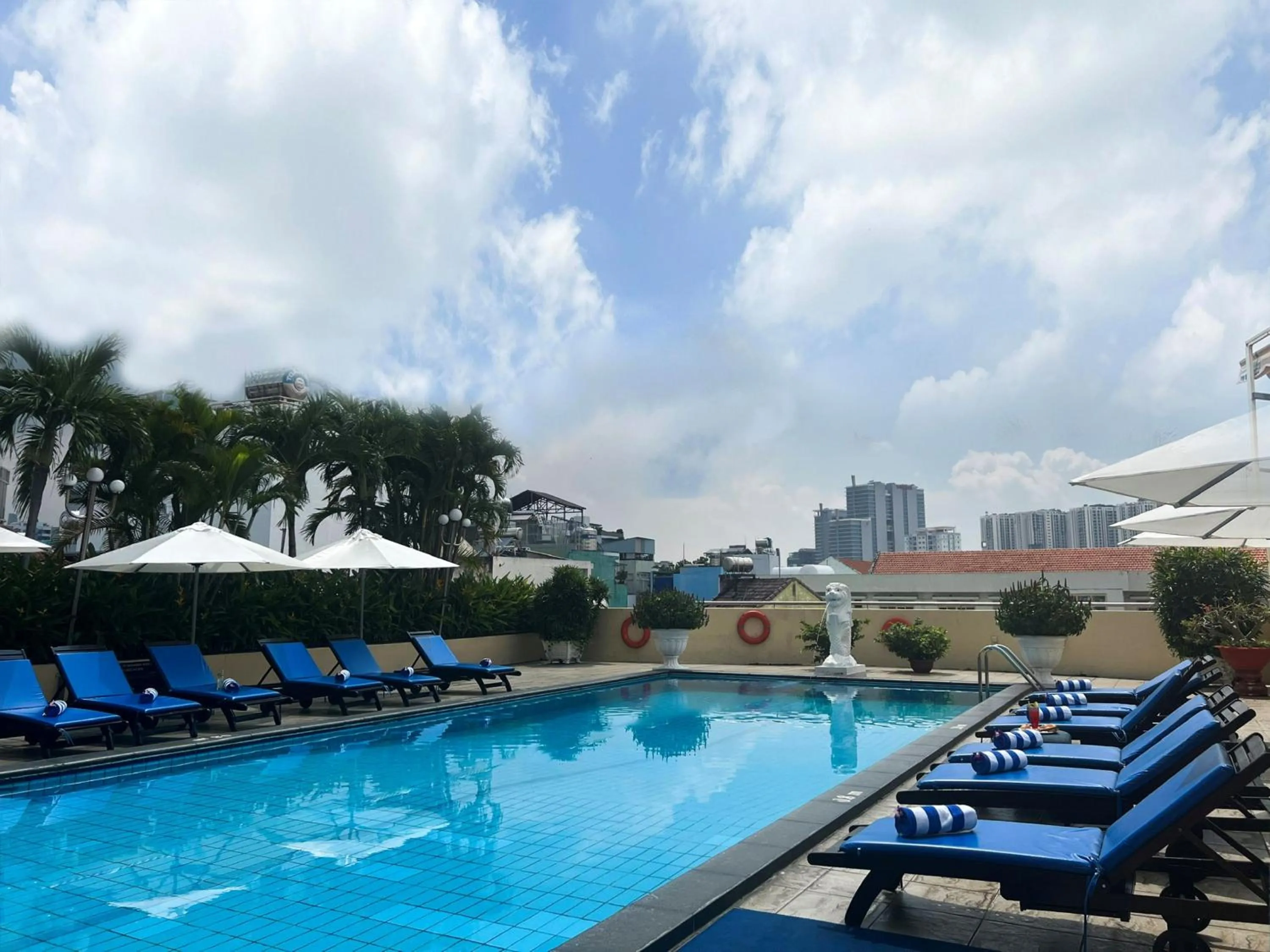 Swimming pool in Ramana Saigon Hotel