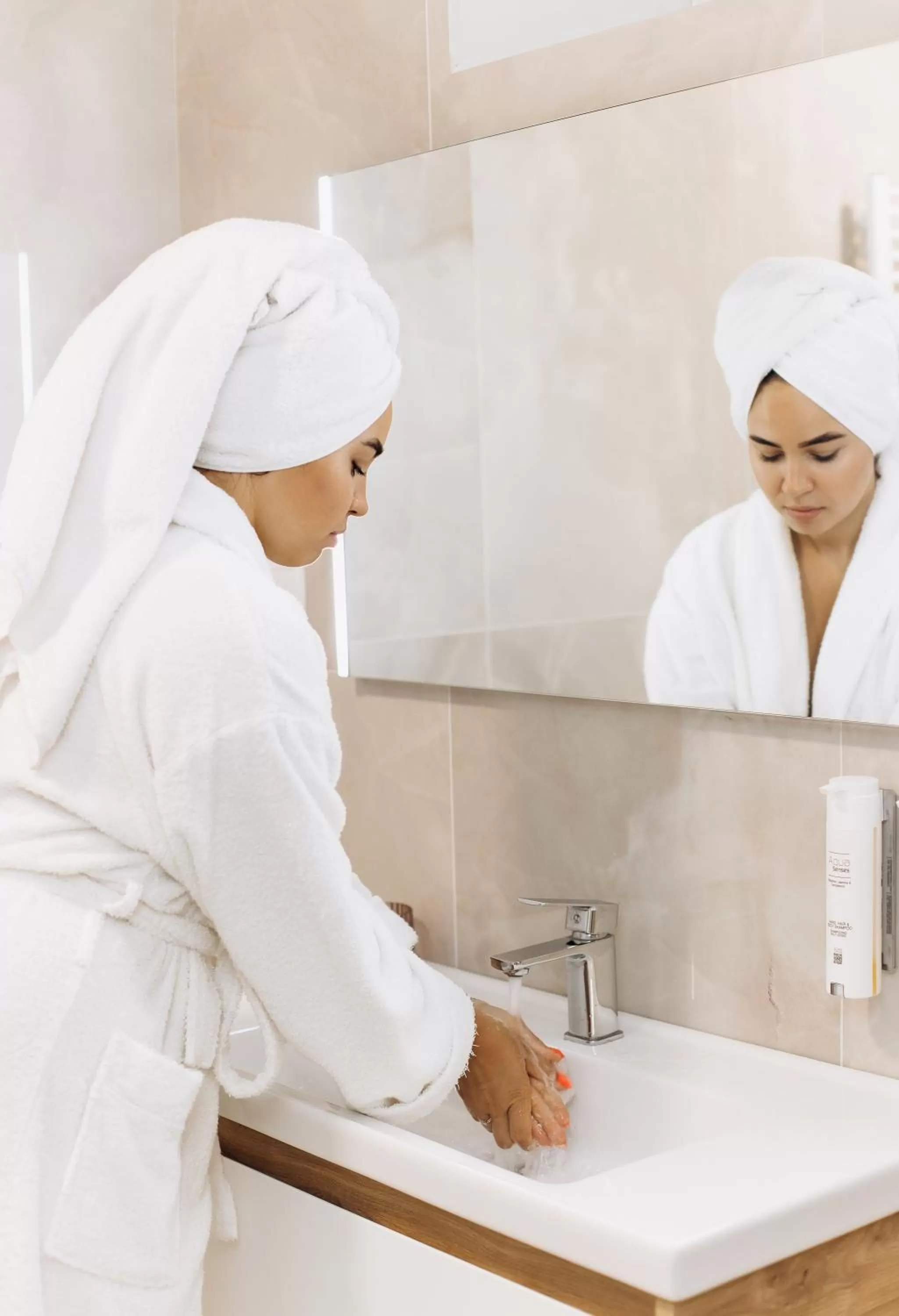 Shower in Eduard Hotel