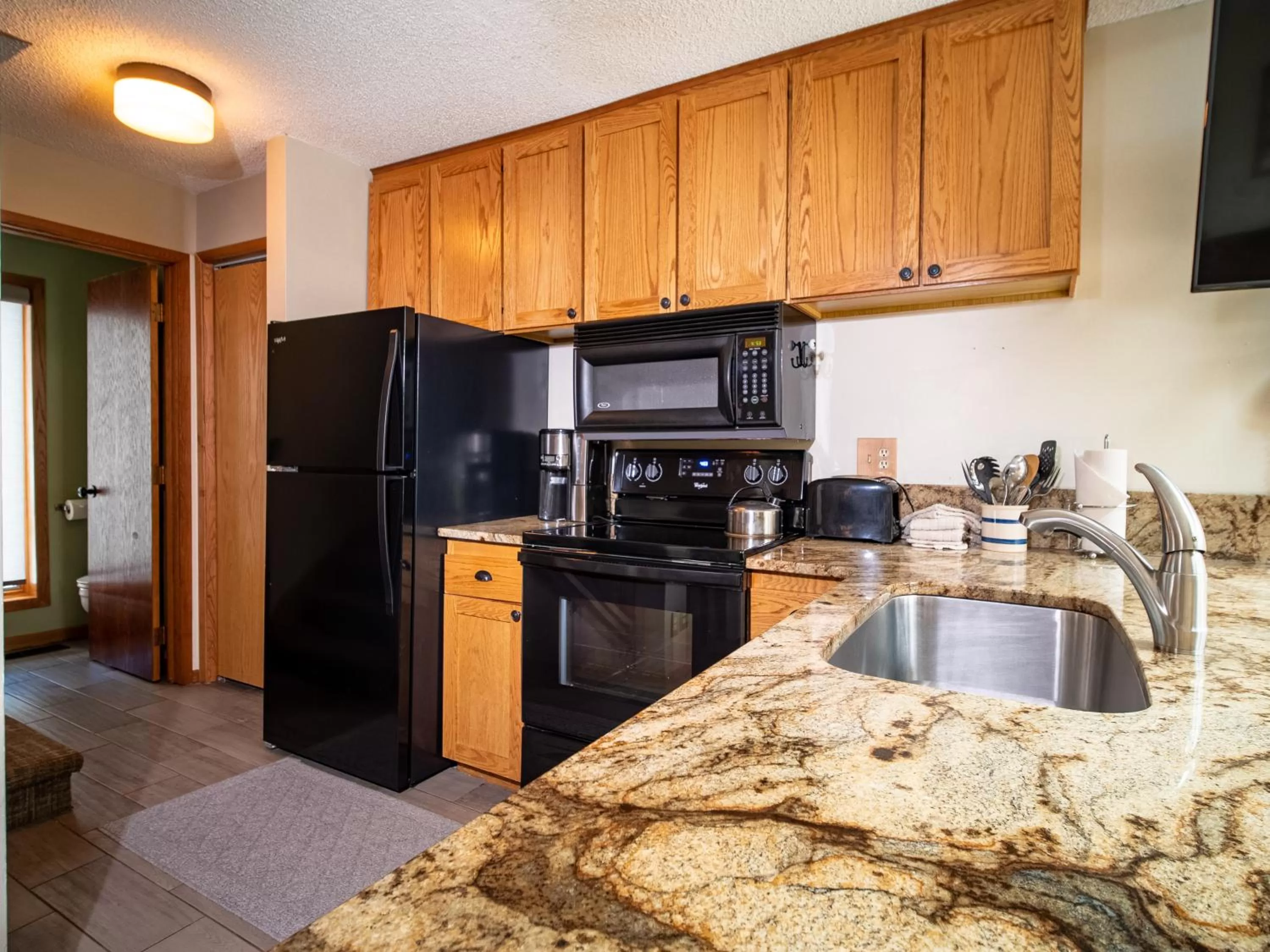Kitchen/Kitchenette in Caribou Highlands Lodge