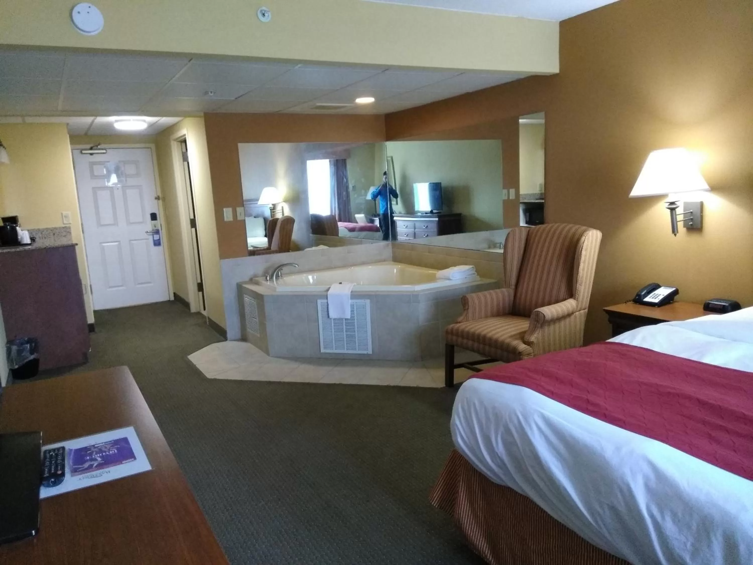 Bedroom, Bed in Baymont by Wyndham Clinton