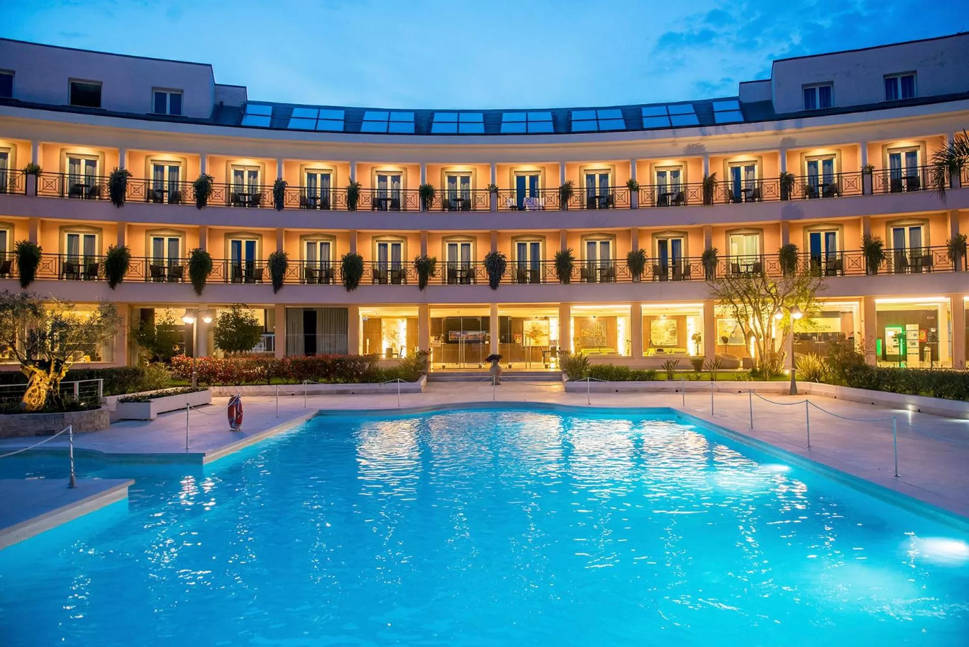 Swimming pool in Hotel Isola Sacra Rome Airport