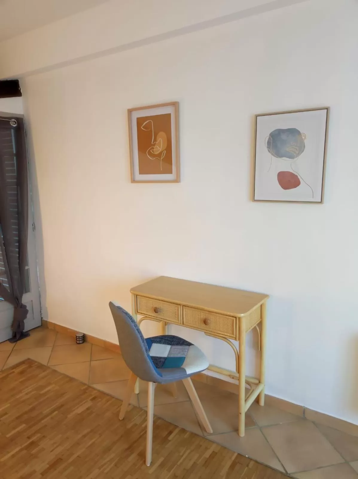 Seating area in Lou Cantou