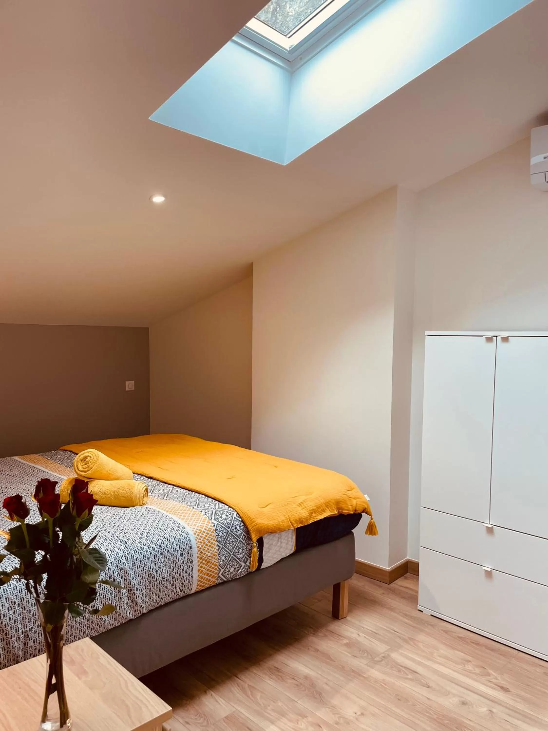 Photo of the whole room, Bed in Maison De La Tour