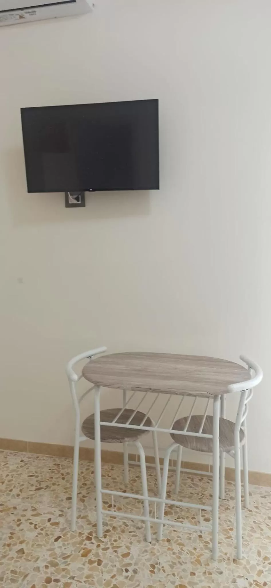 TV/Entertainment Center in Diana