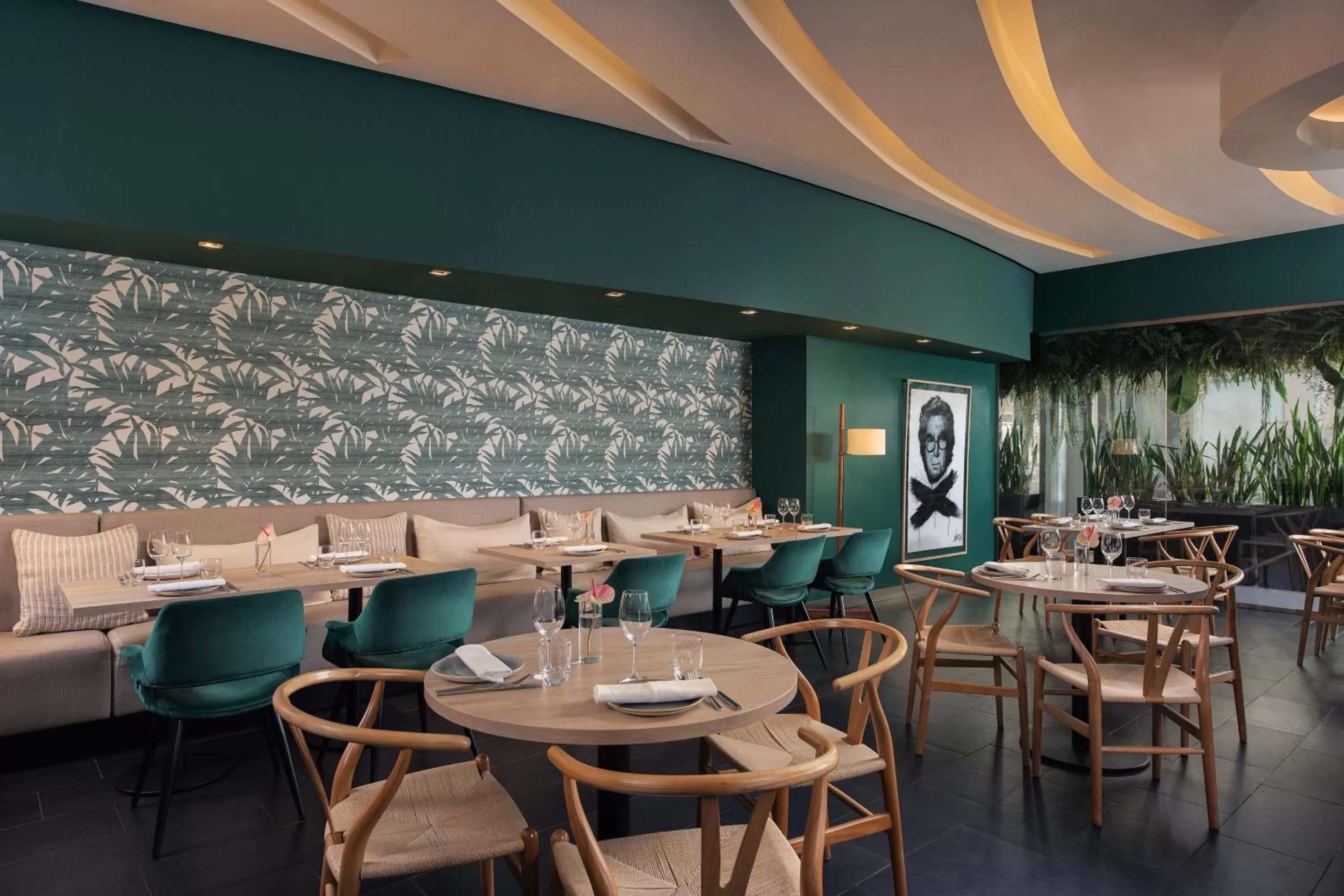 Restaurant/places to eat in Le Meridien Barcelona