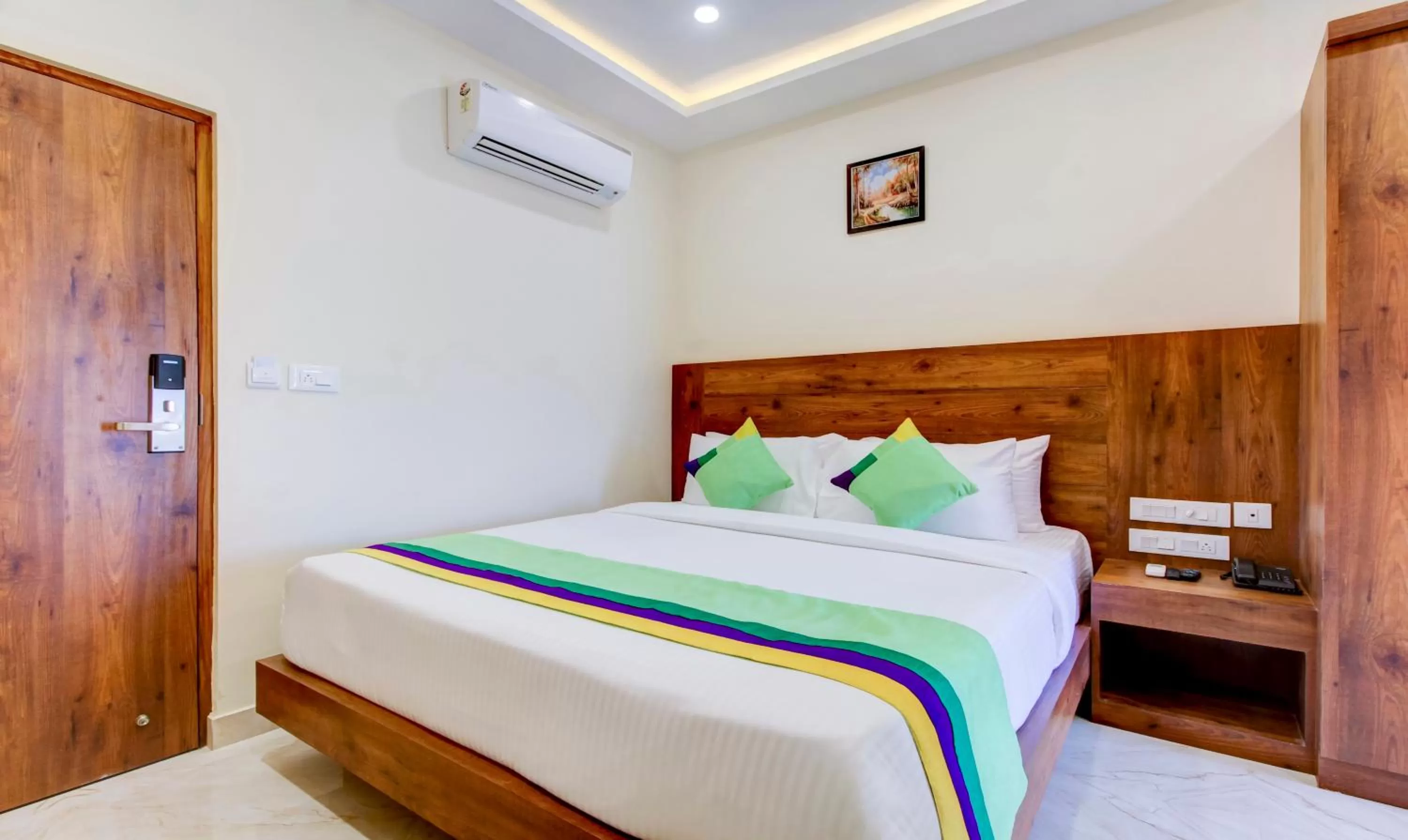 Bedroom, Bed in Treebo The Meridian