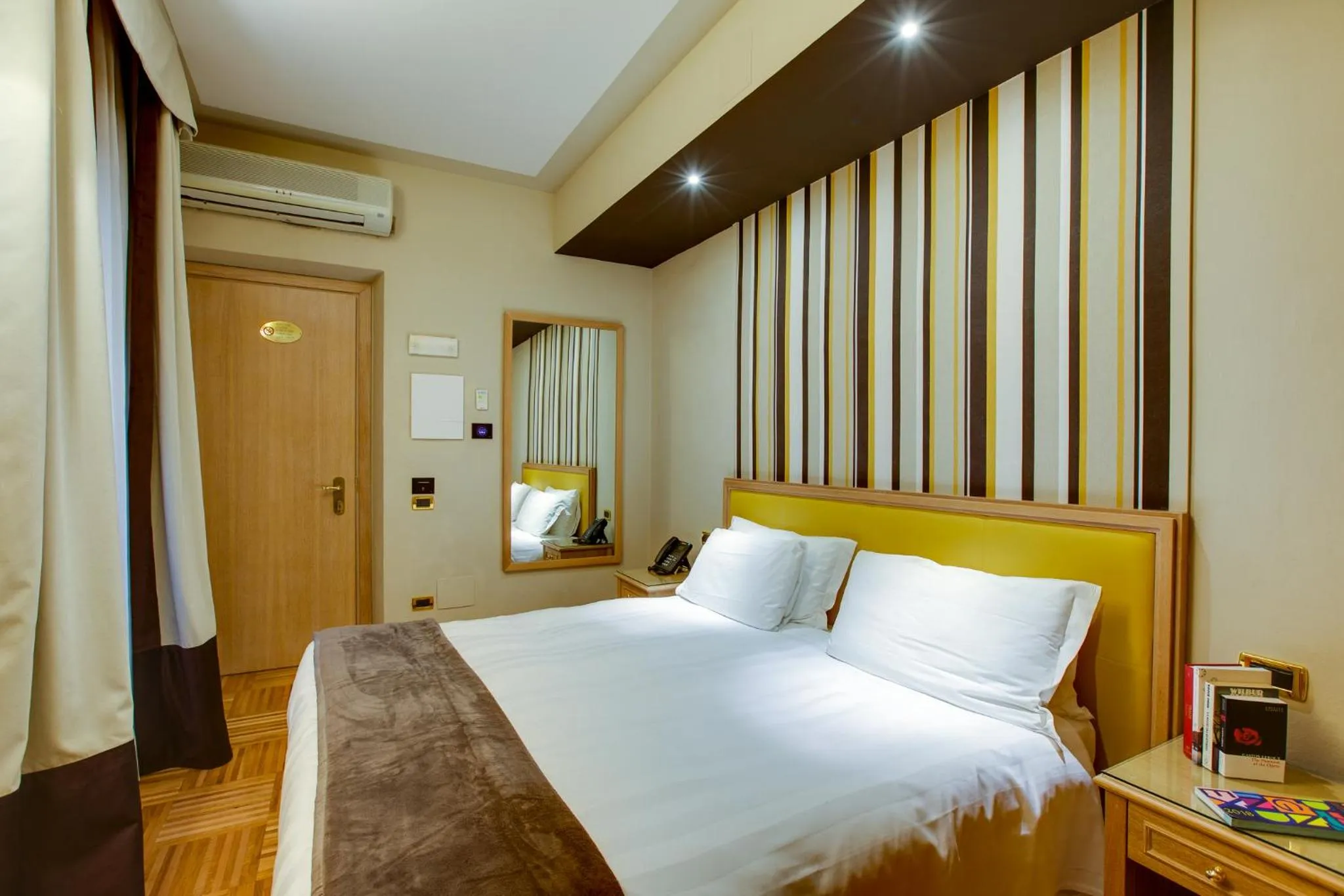 Photo of the whole room, Bed in Solo Experience Hotel