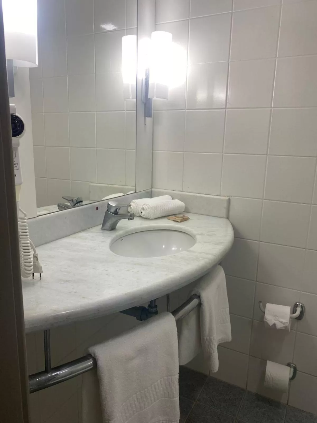 Bathroom in Ibis Maringa