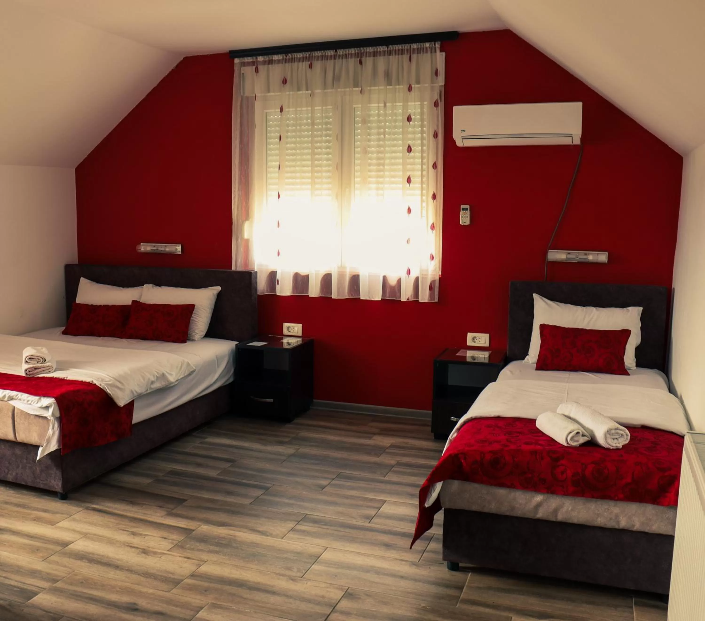 Bed in Restoran & Motel Manjež