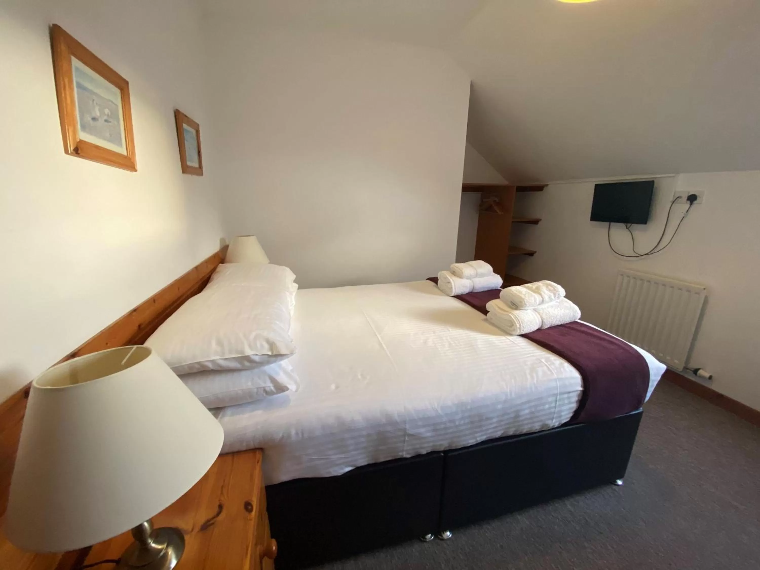 Bed in Smithton Hotel