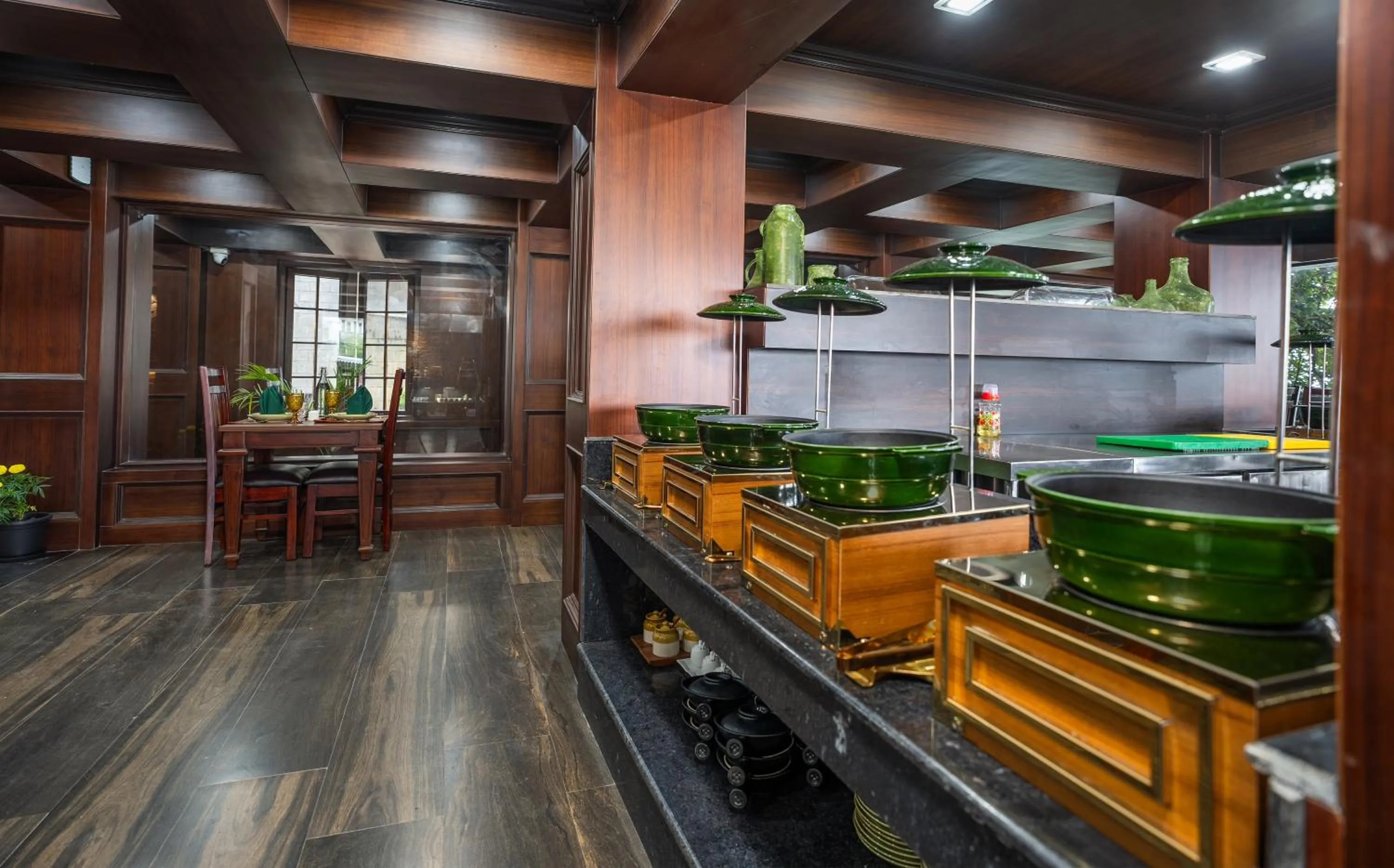 Food and drinks in The West Gate Posada By Summit