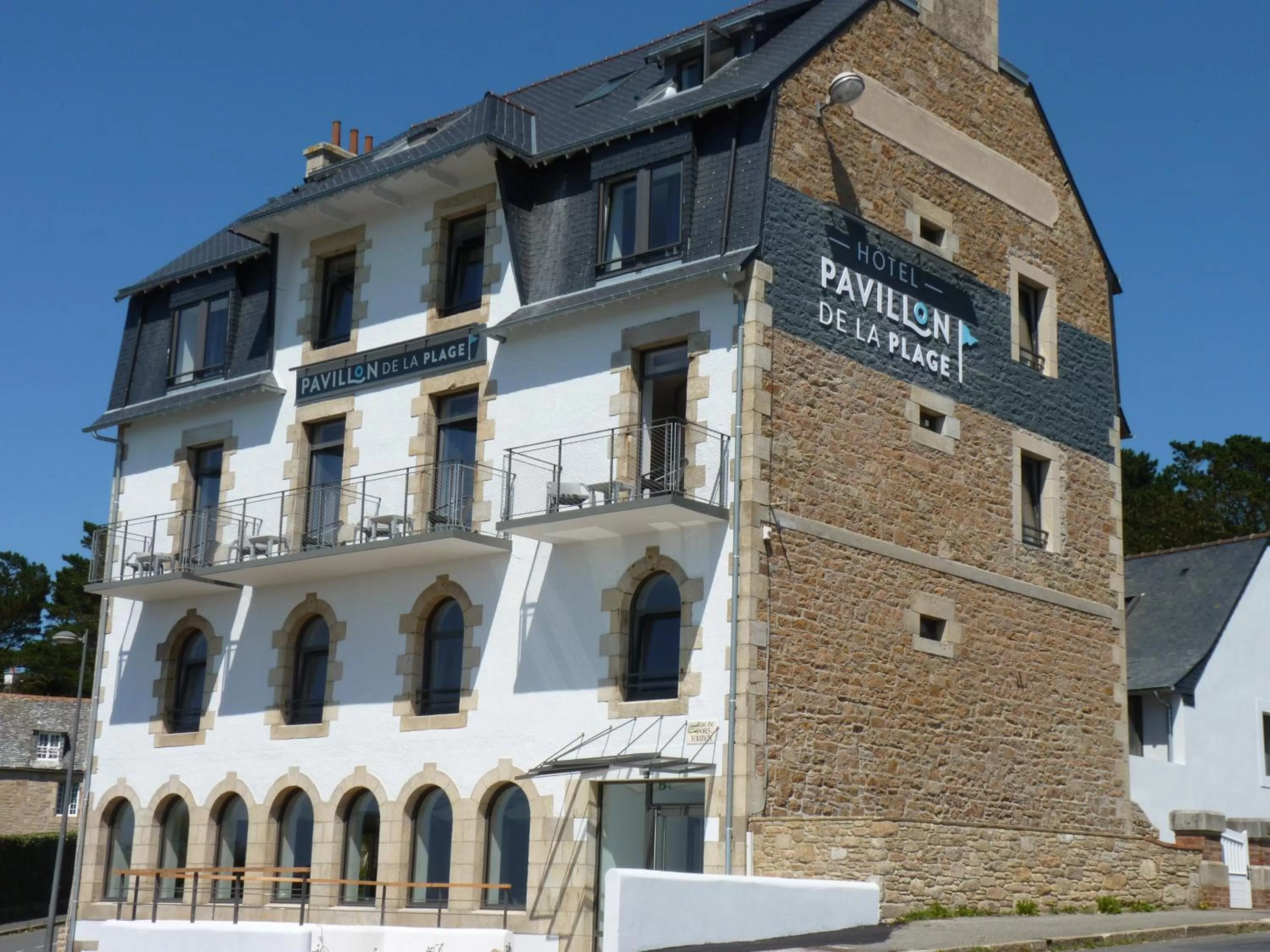 Facade/entrance in Pavillon de la plage