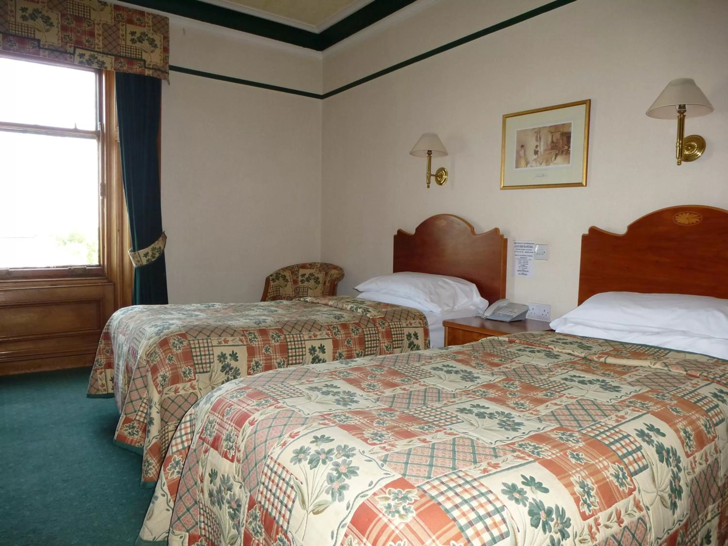 Bed in Somerton House Hotel