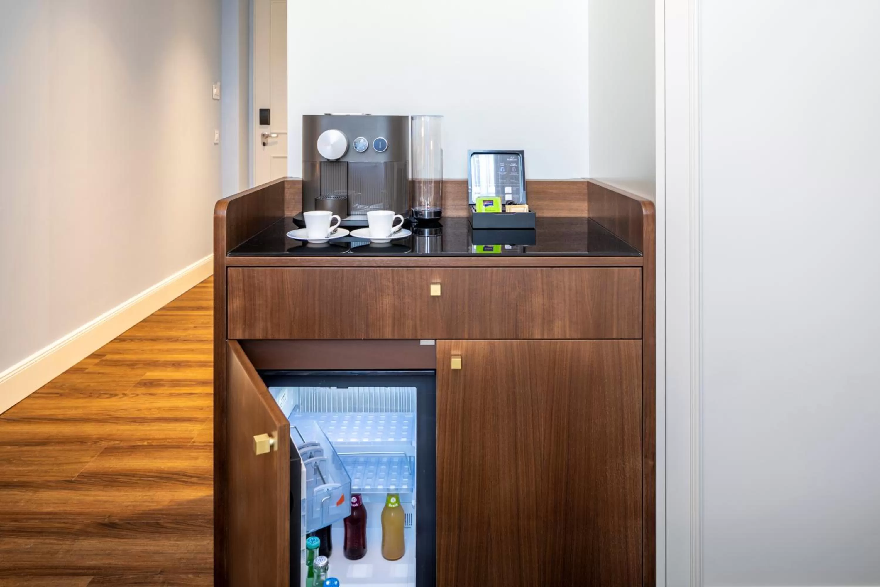 Coffee/tea facilities in Fraser Suites Hamburg