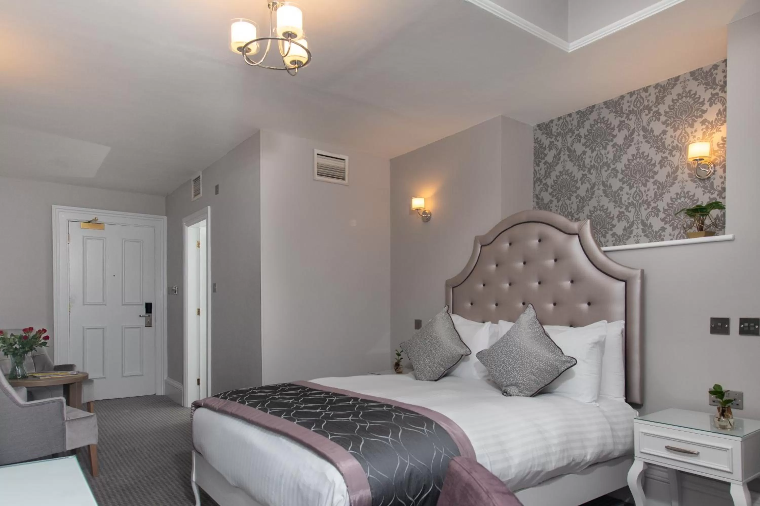 Bedroom, Bed in Wroxall Abbey Hotel