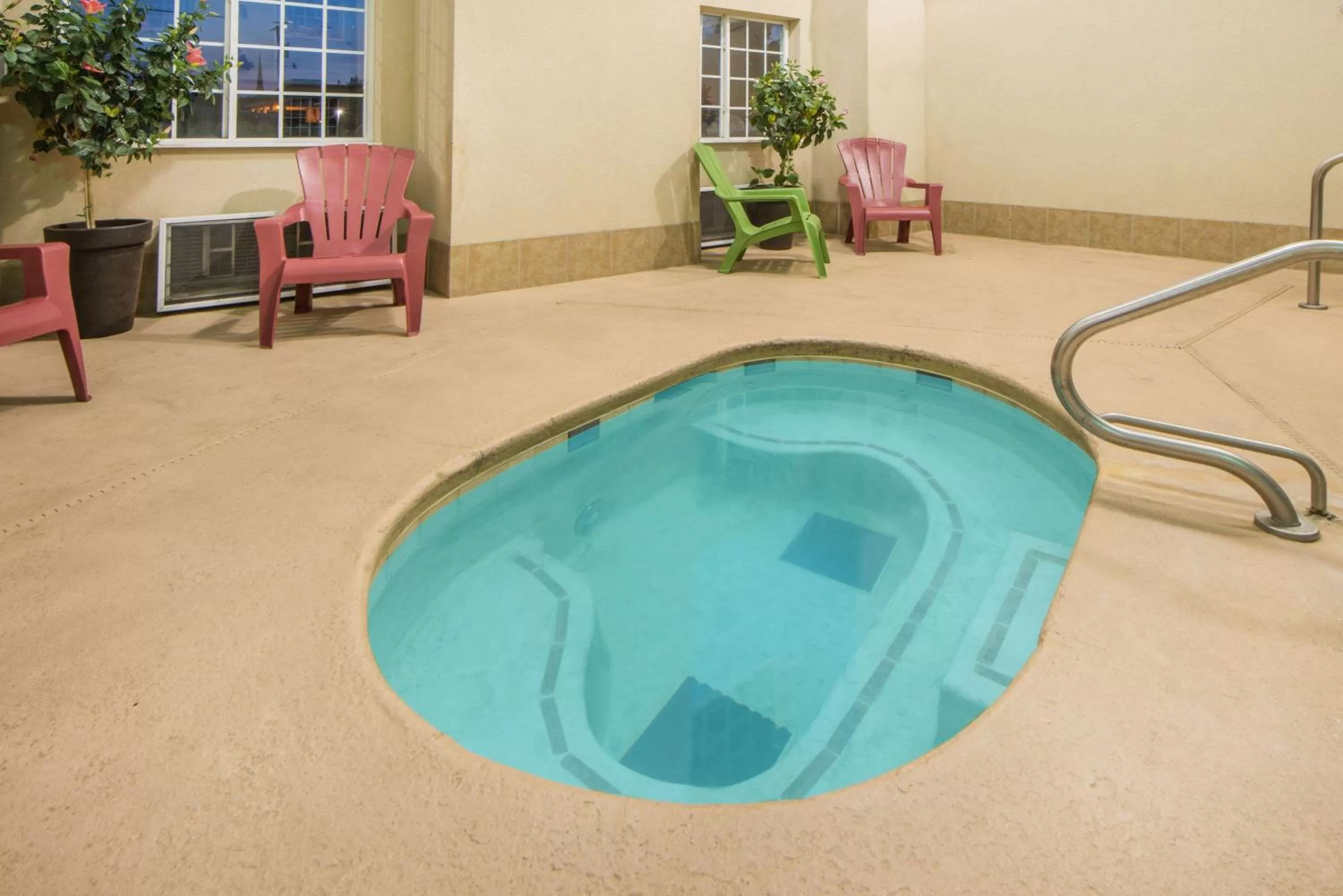 Hot Tub in Microtel Inn and Suites By Wyndham Miami OK