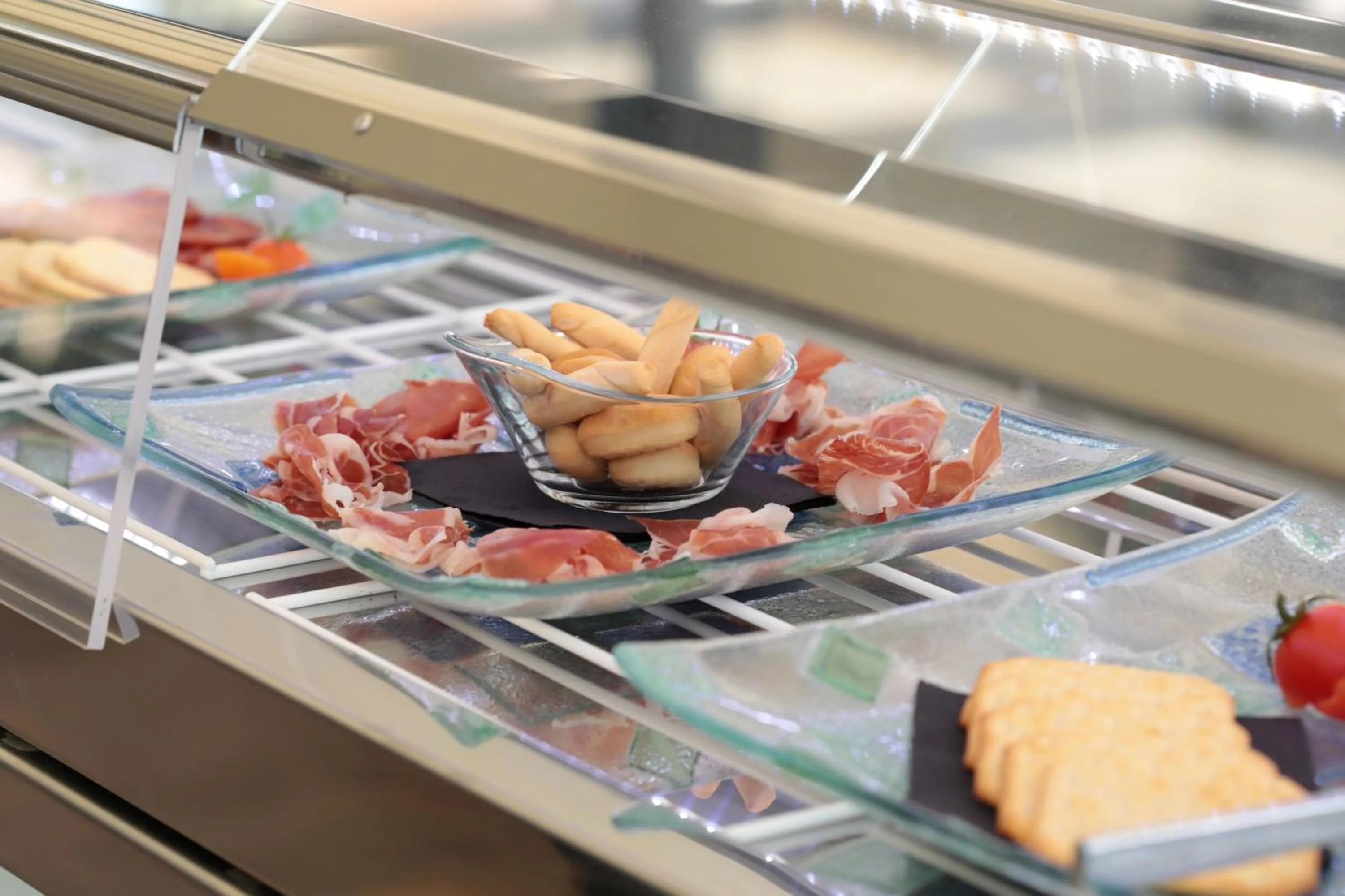 Food and drinks in Mon Port Hotel & Spa