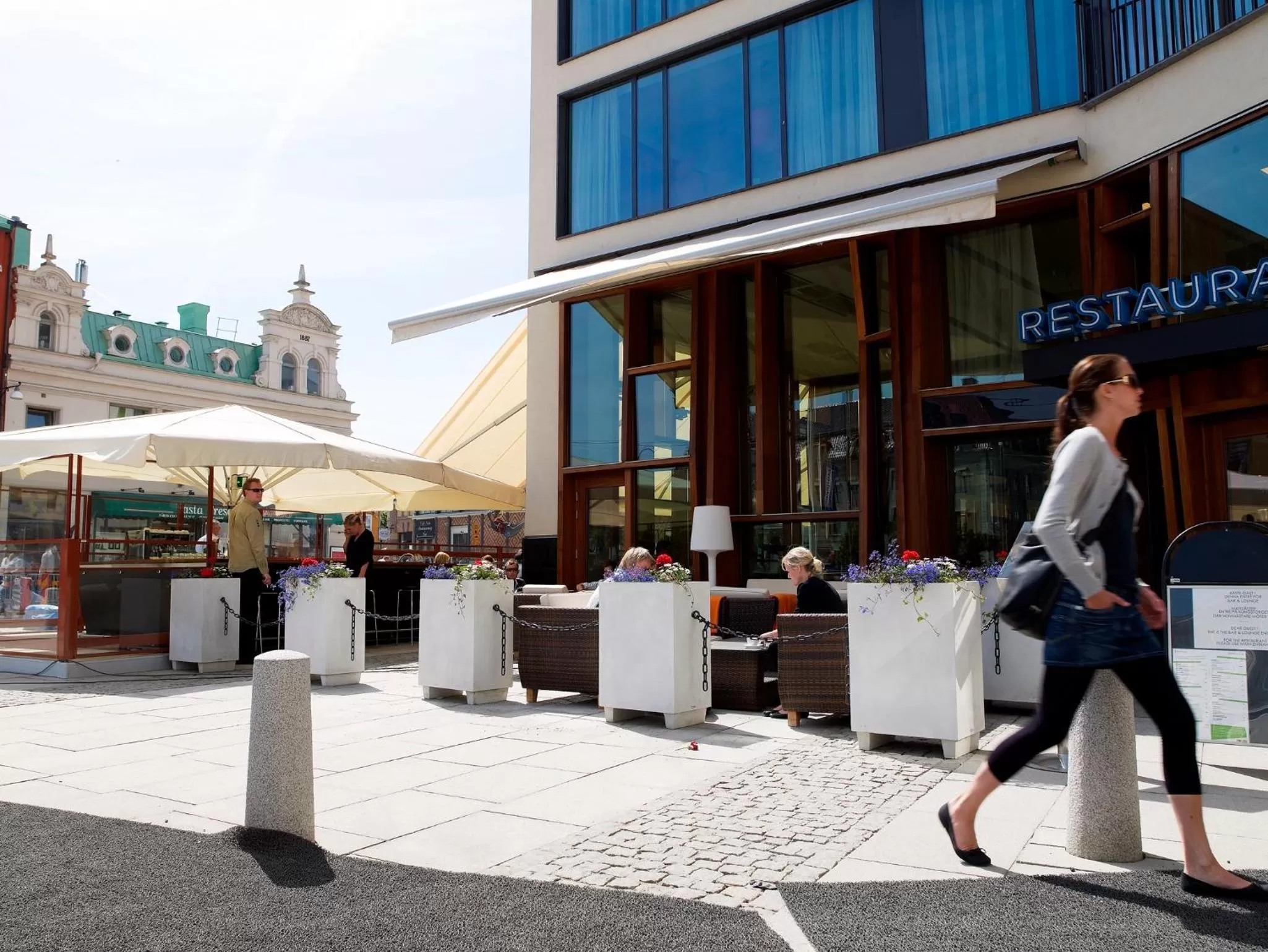 Facade/entrance in Avalon Hotel