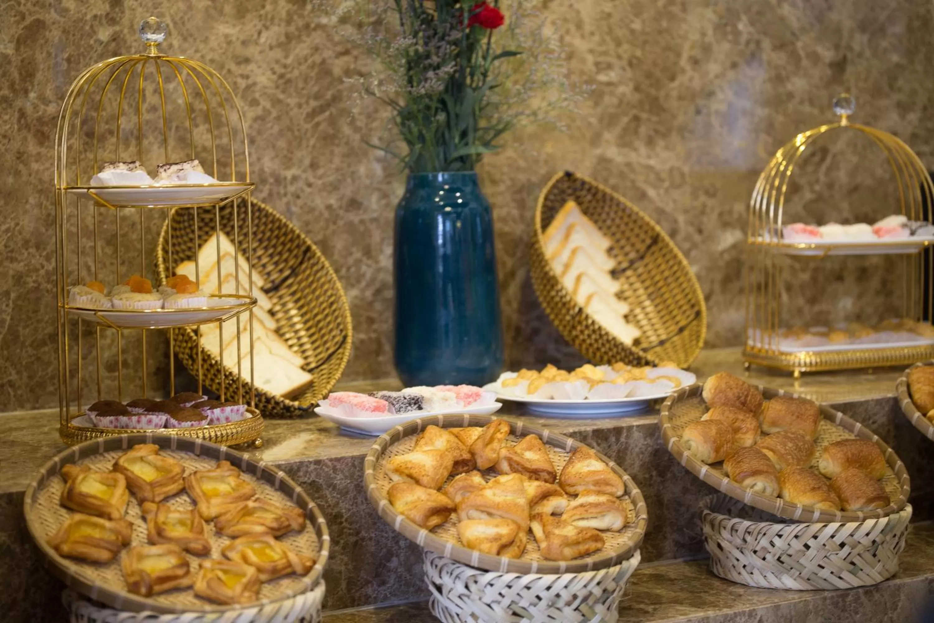 Food and drinks in Hoang Trinh Hotel