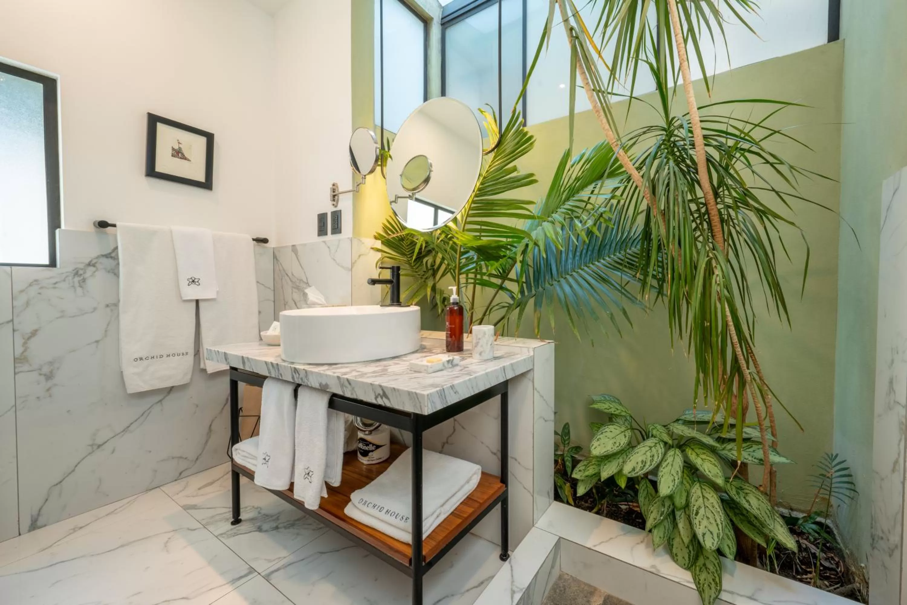 Bathroom in Orchid House Mexico City