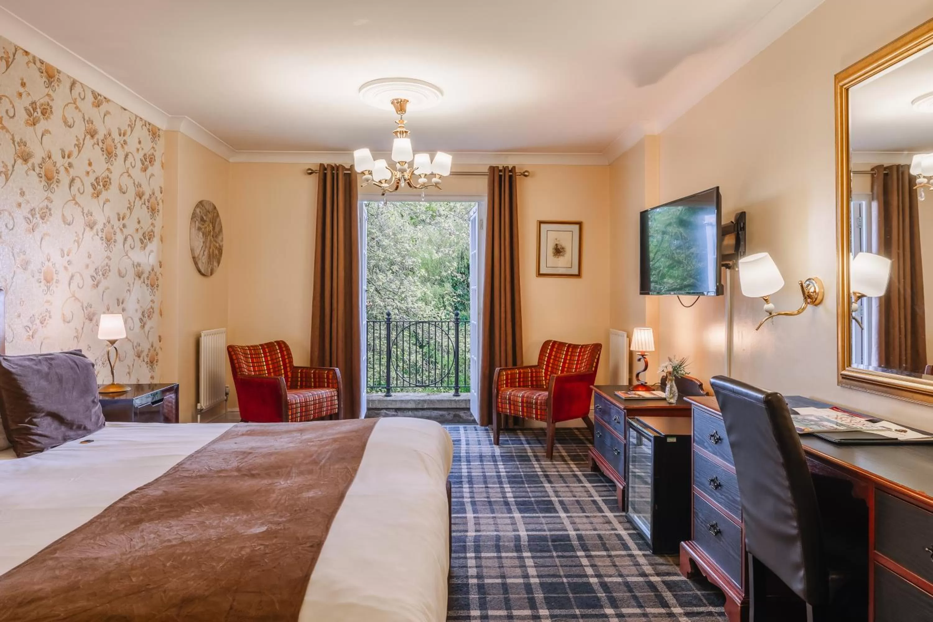 Photo of the whole room, Bed in Muthu Belstead Brook Hotel