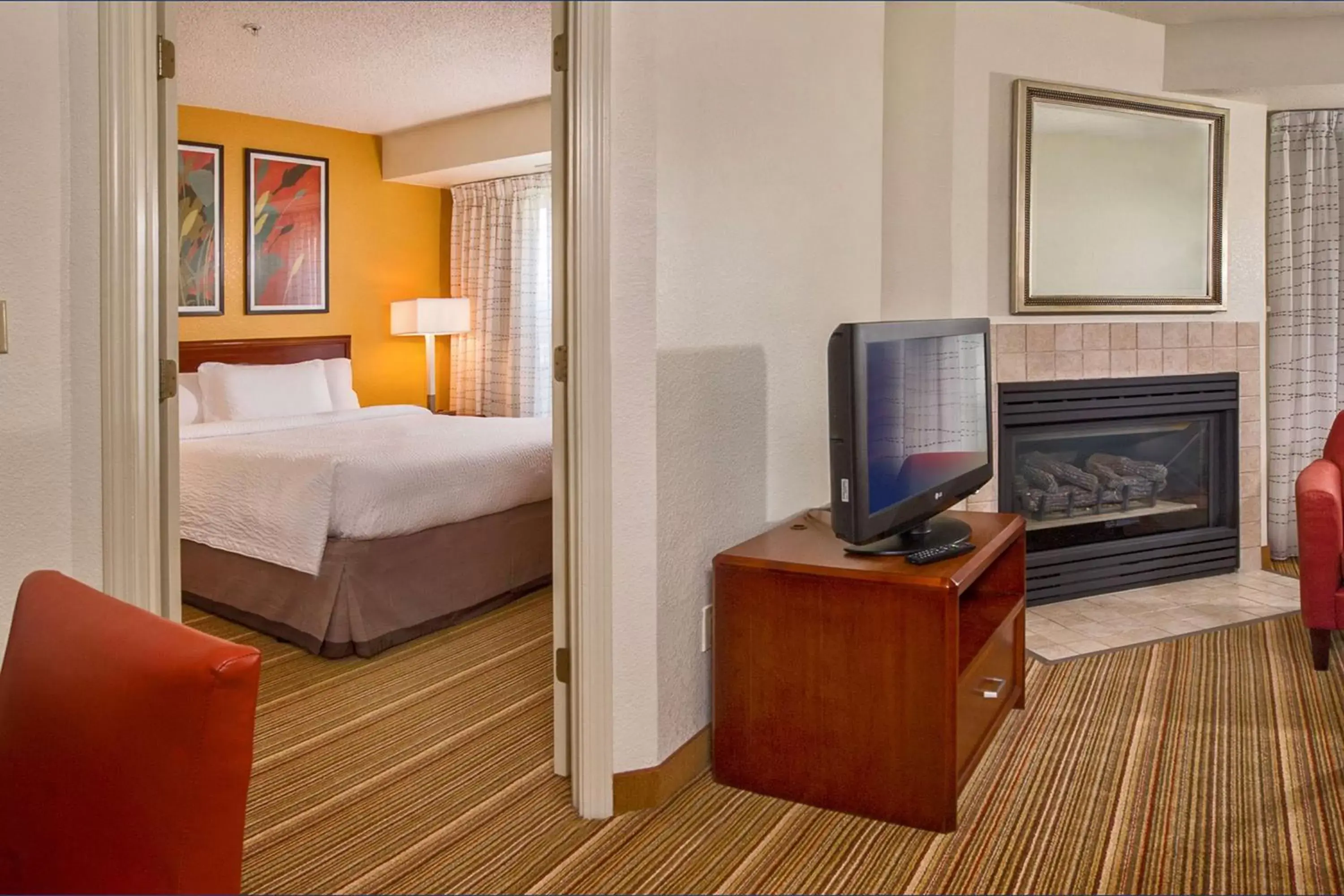 Two Bedroom Suite with Two Queen Beds in Sonesta ES Suites Charlottesville University Two Bedroom Suite with Two Queen Beds in Sonesta ES Suites Charlottesville University